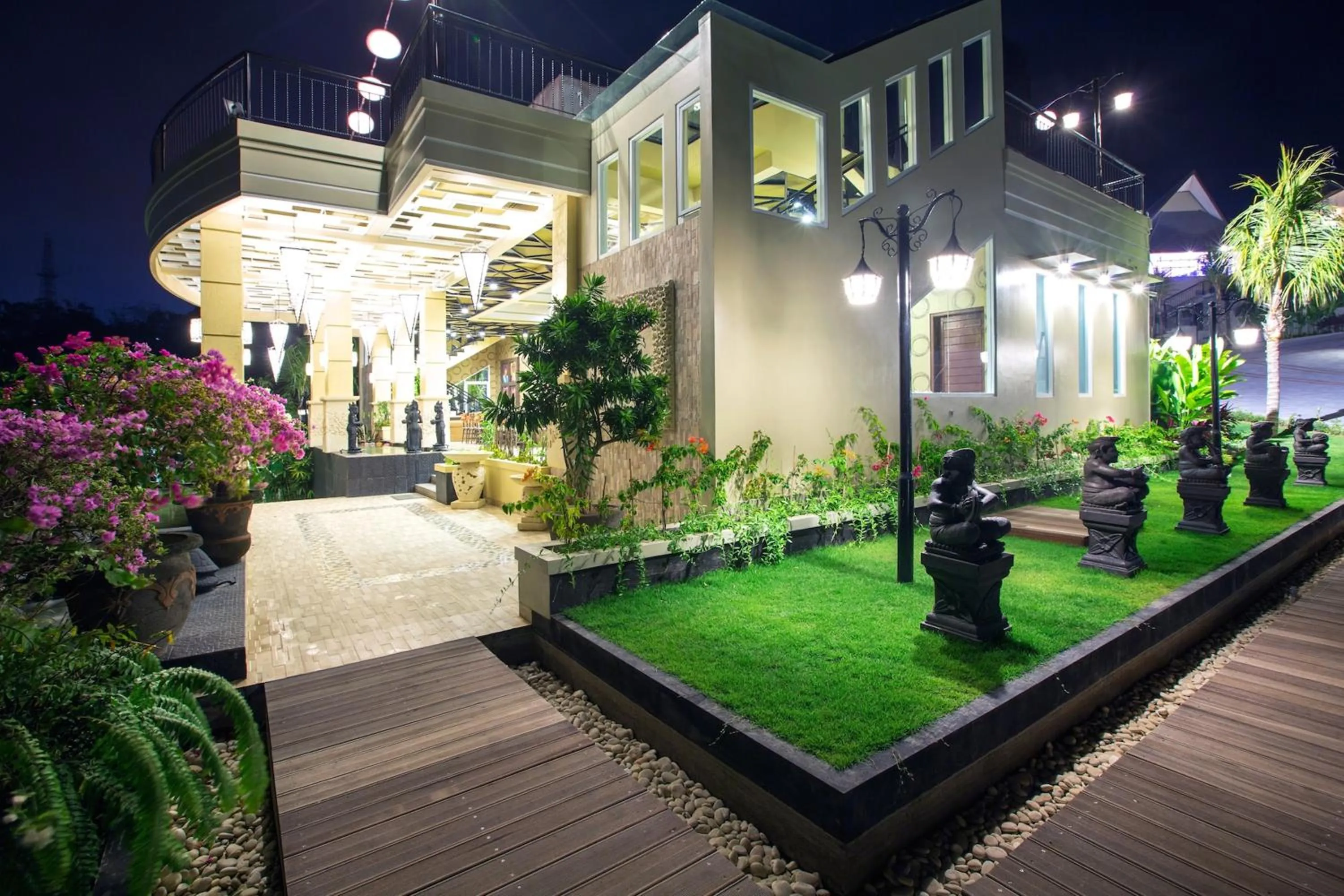 Garden in Flamingo Dewata Suite