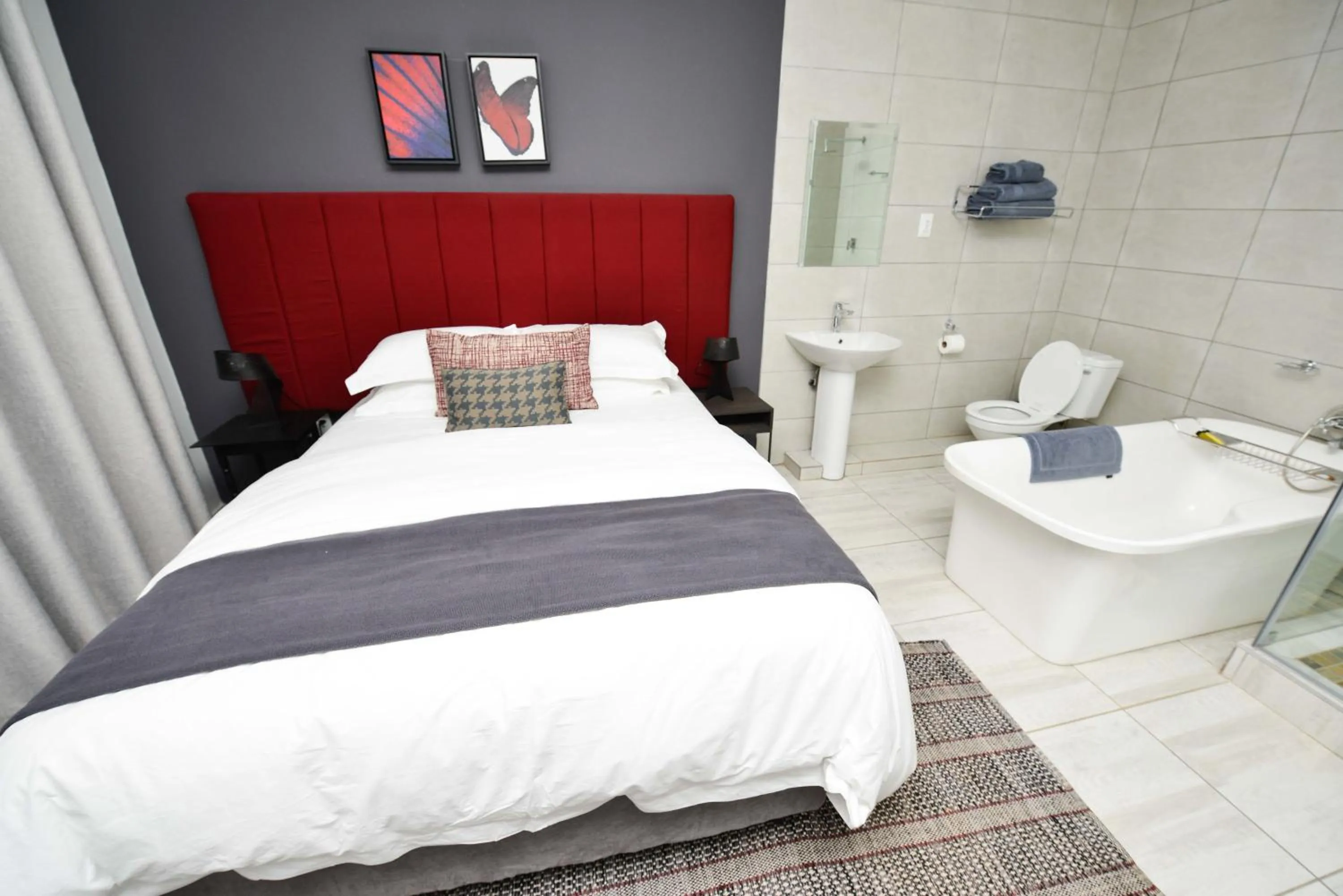 Photo of the whole room, Bed in Serurubele Boutique Hotel