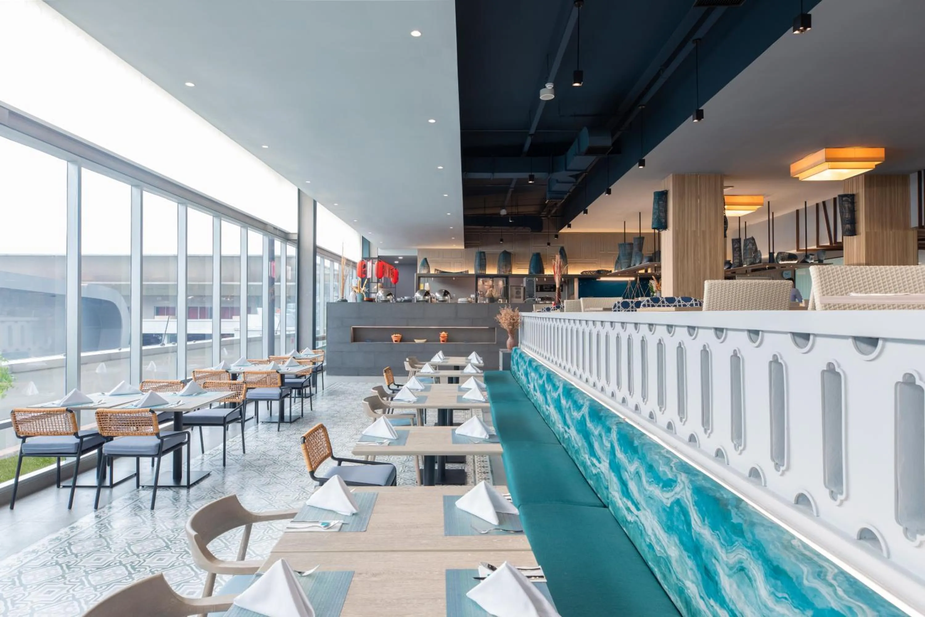 Restaurant/places to eat in Centara Life Government Complex Hotel & Convention Centre Chaeng Watthana