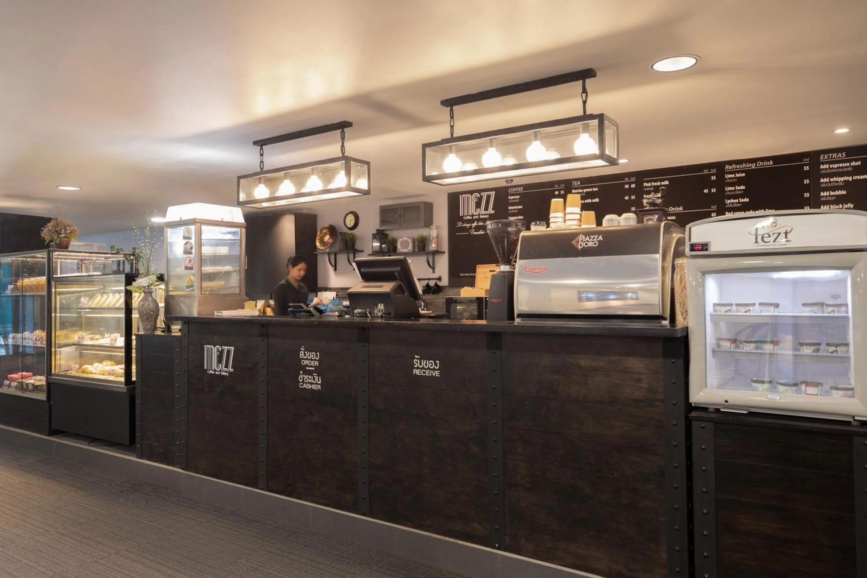 Restaurant/places to eat in Centara Life Government Complex Hotel & Convention Centre Chaeng Watthana