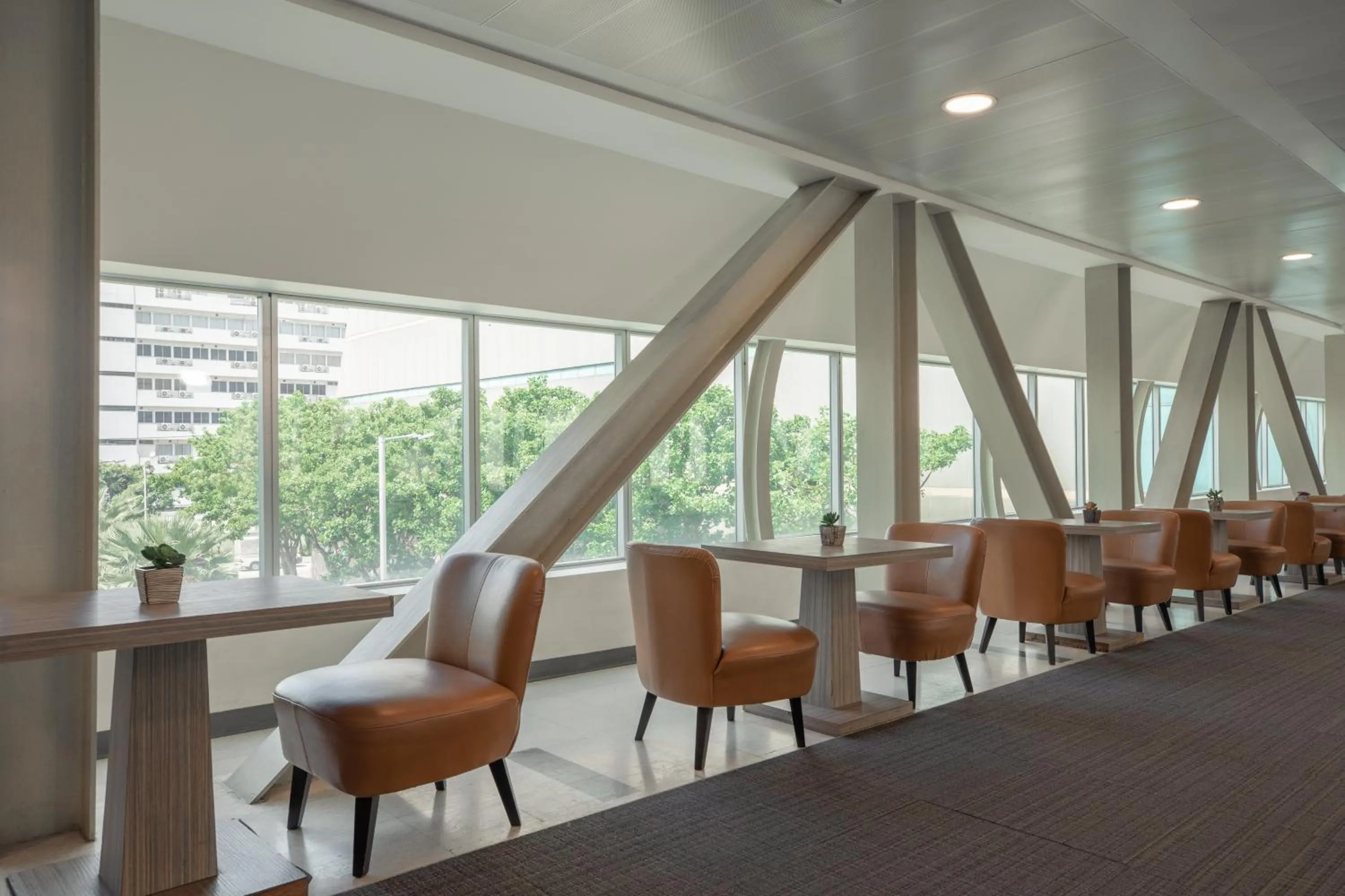 Restaurant/places to eat in Centara Life Government Complex Hotel & Convention Centre Chaeng Watthana