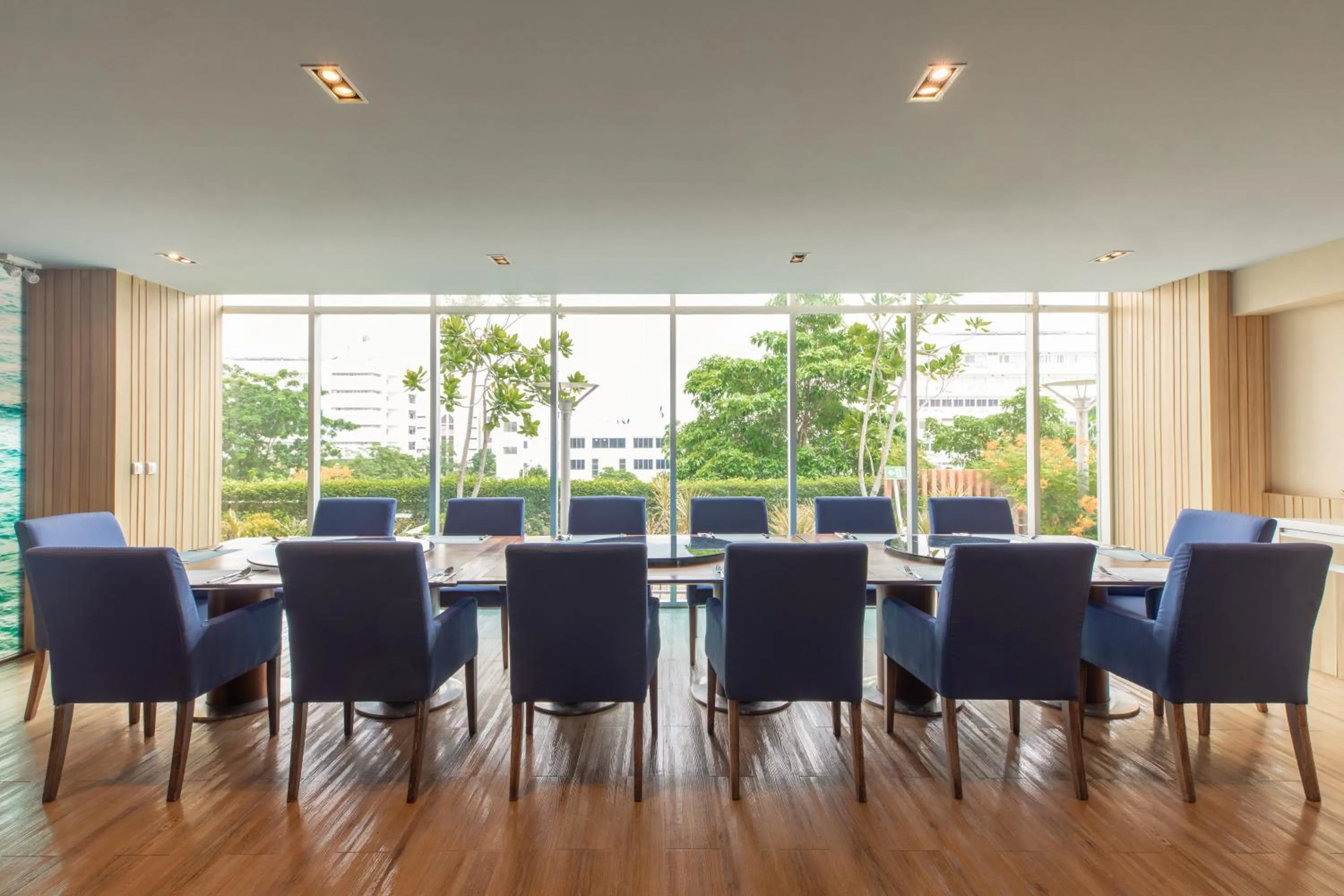 Restaurant/places to eat in Centara Life Government Complex Hotel & Convention Centre Chaeng Watthana