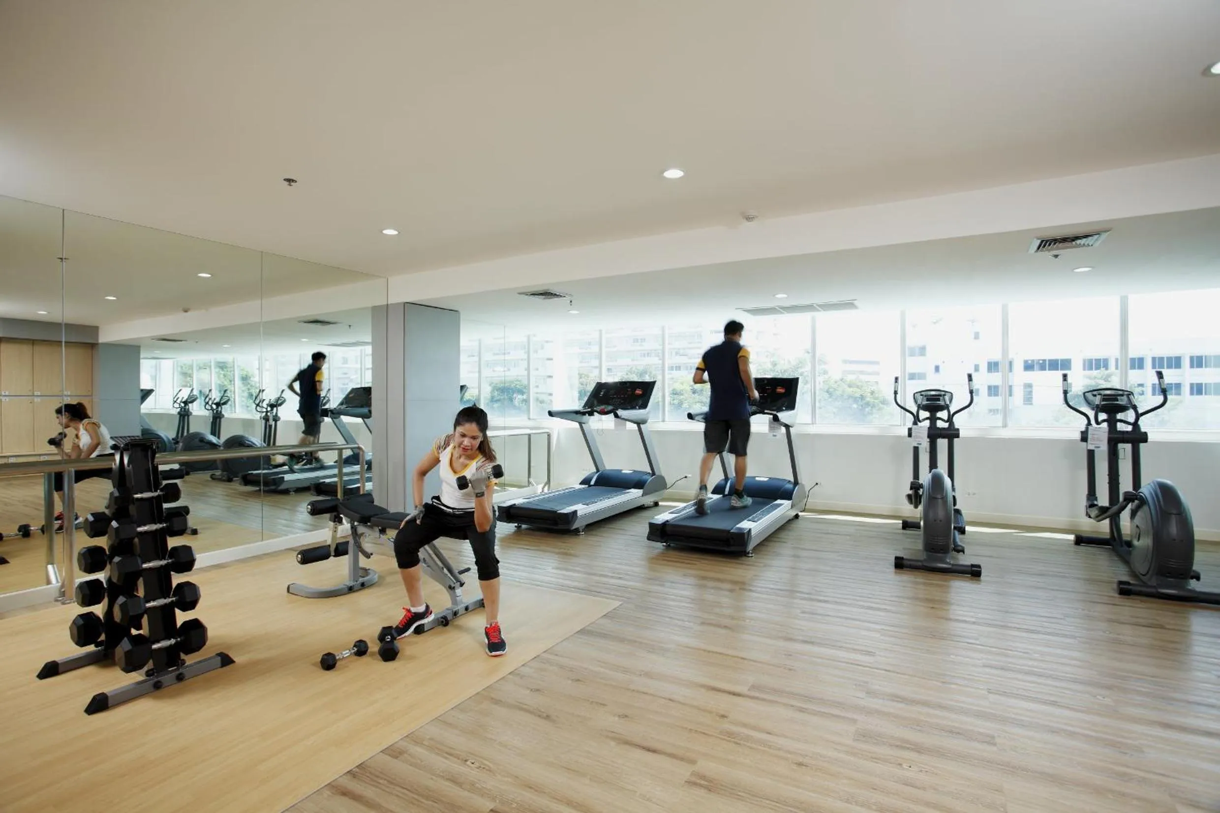 Fitness centre/facilities in Centara Life Government Complex Hotel & Convention Centre Chaeng Watthana
