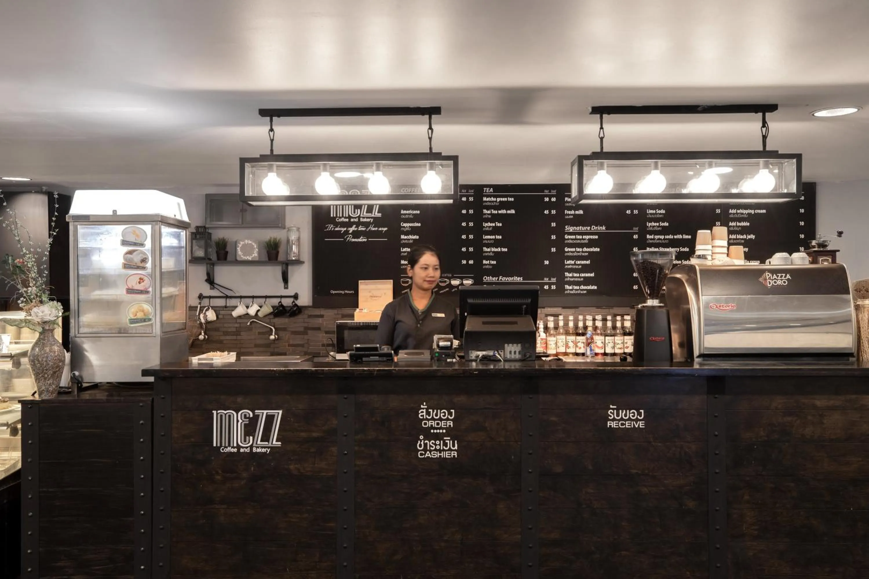 Restaurant/places to eat in Centara Life Government Complex Hotel & Convention Centre Chaeng Watthana