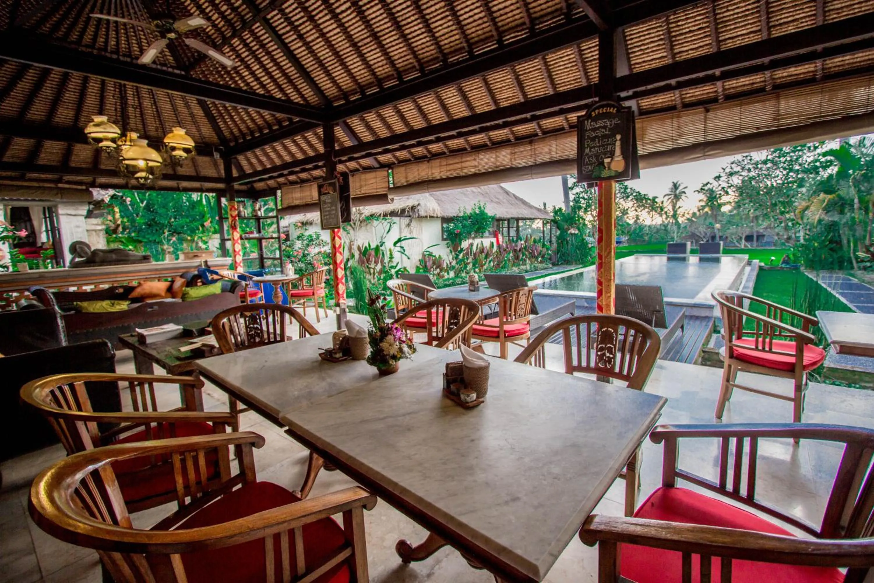 Restaurant/places to eat in Lodtunduh Sari