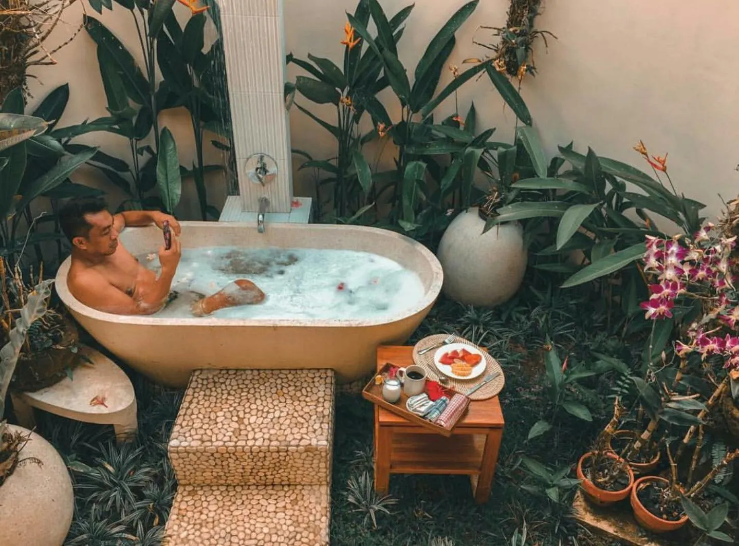 People in Lodtunduh Sari