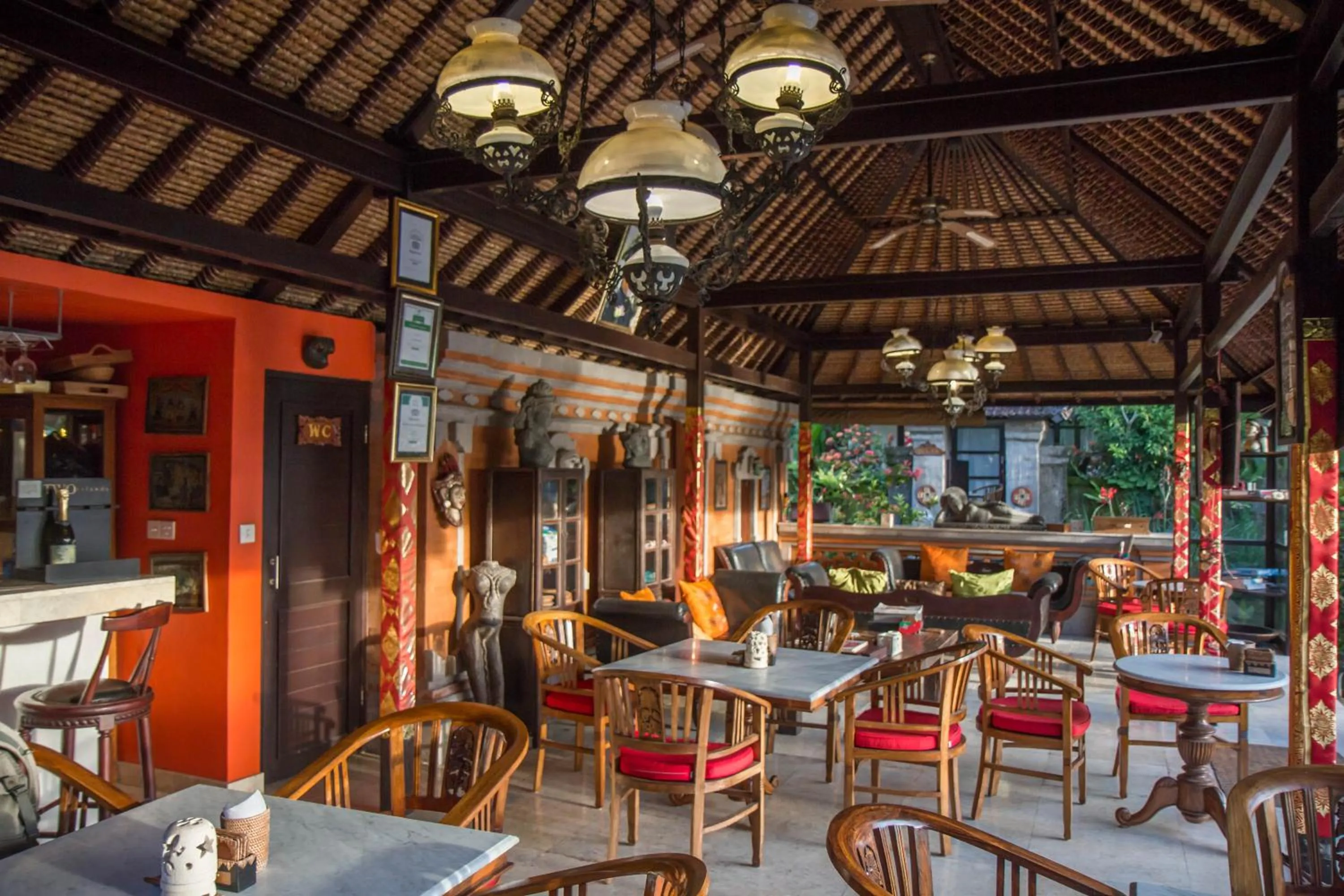 Restaurant/places to eat in Lodtunduh Sari