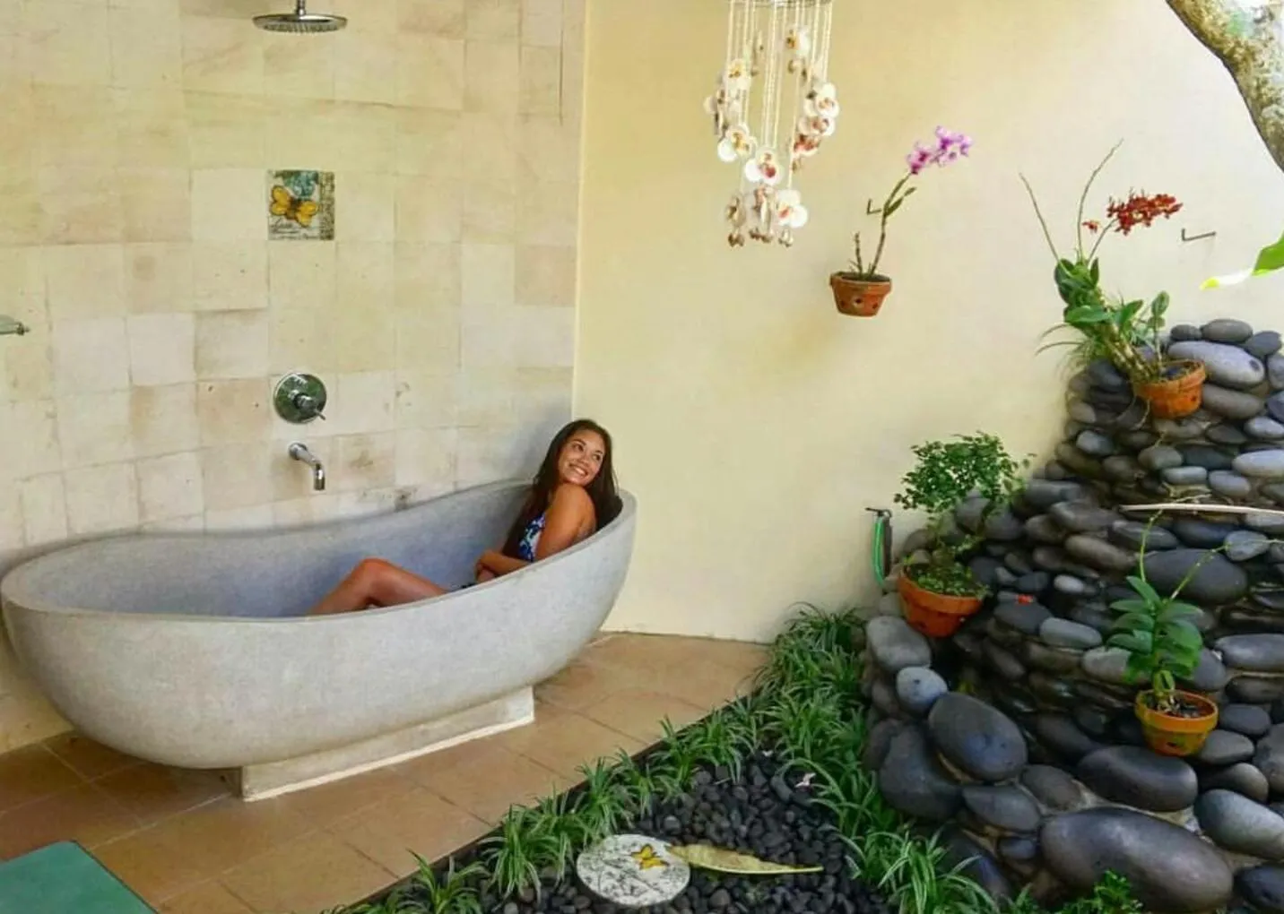 People in Lodtunduh Sari