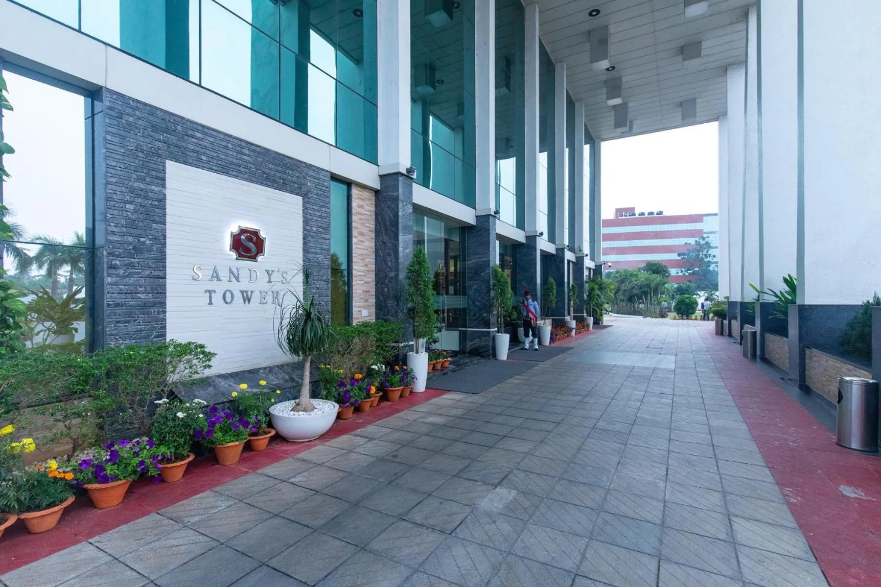 Facade/entrance in Hotel Sandy's Tower