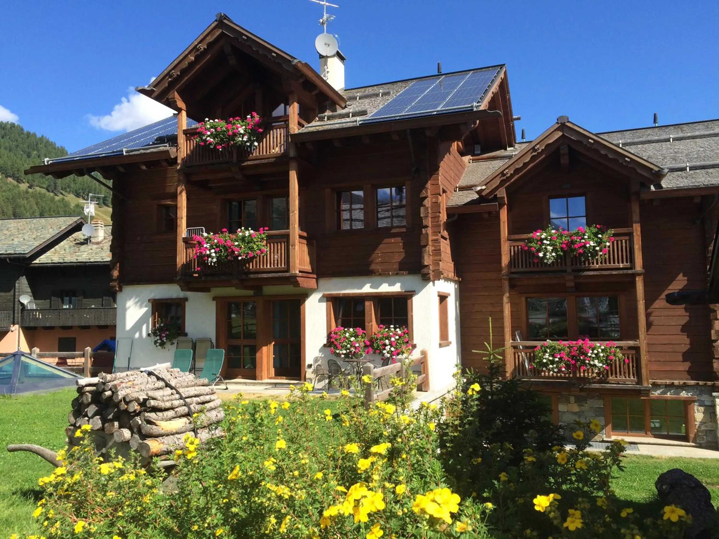 Property building in Chalet Nada