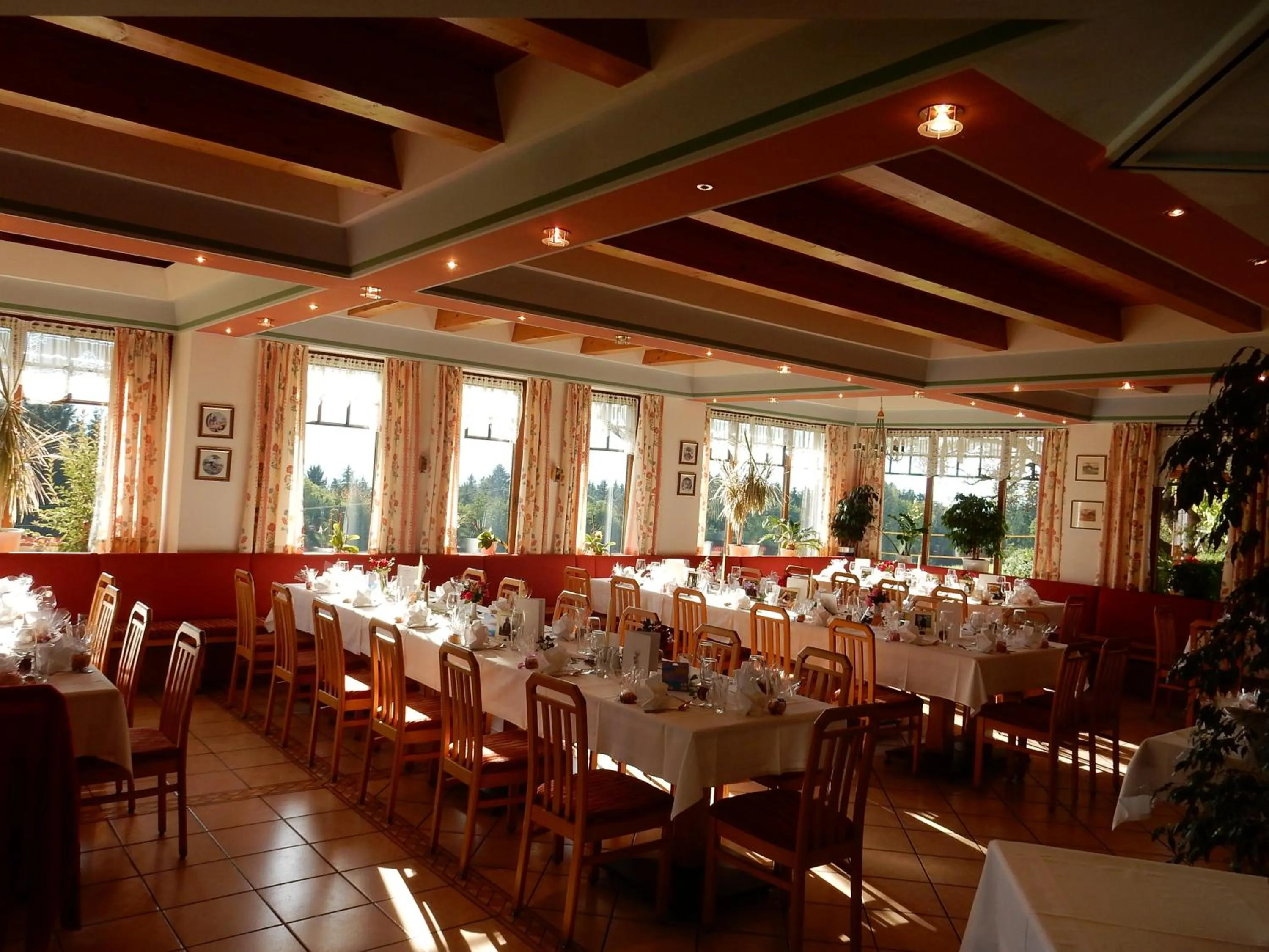 Restaurant/places to eat in Hotel Landhof Simeter GMBH