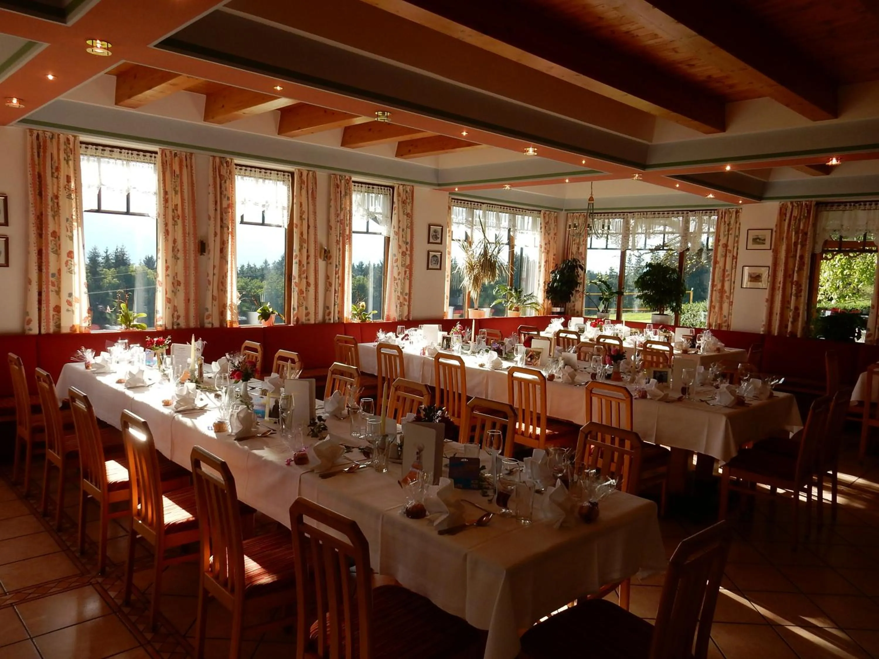 Restaurant/places to eat in Hotel Landhof Simeter GMBH