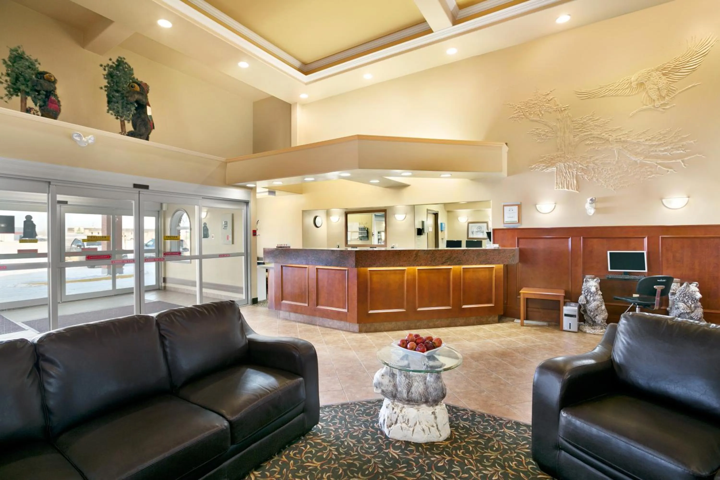 Lobby or reception in Super 8 by Wyndham High Level AB