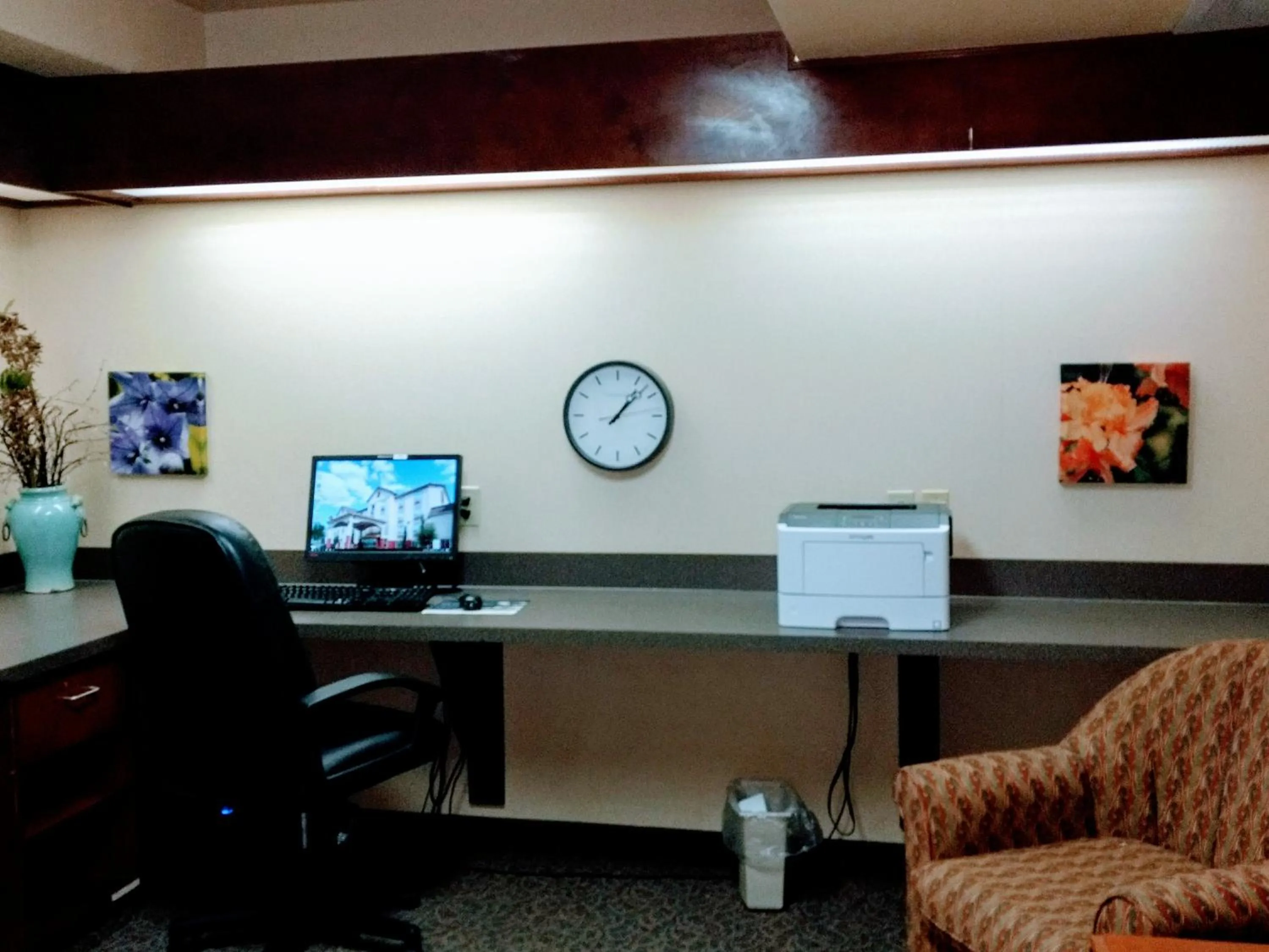 Business facilities in Super 8 by Wyndham High Level AB