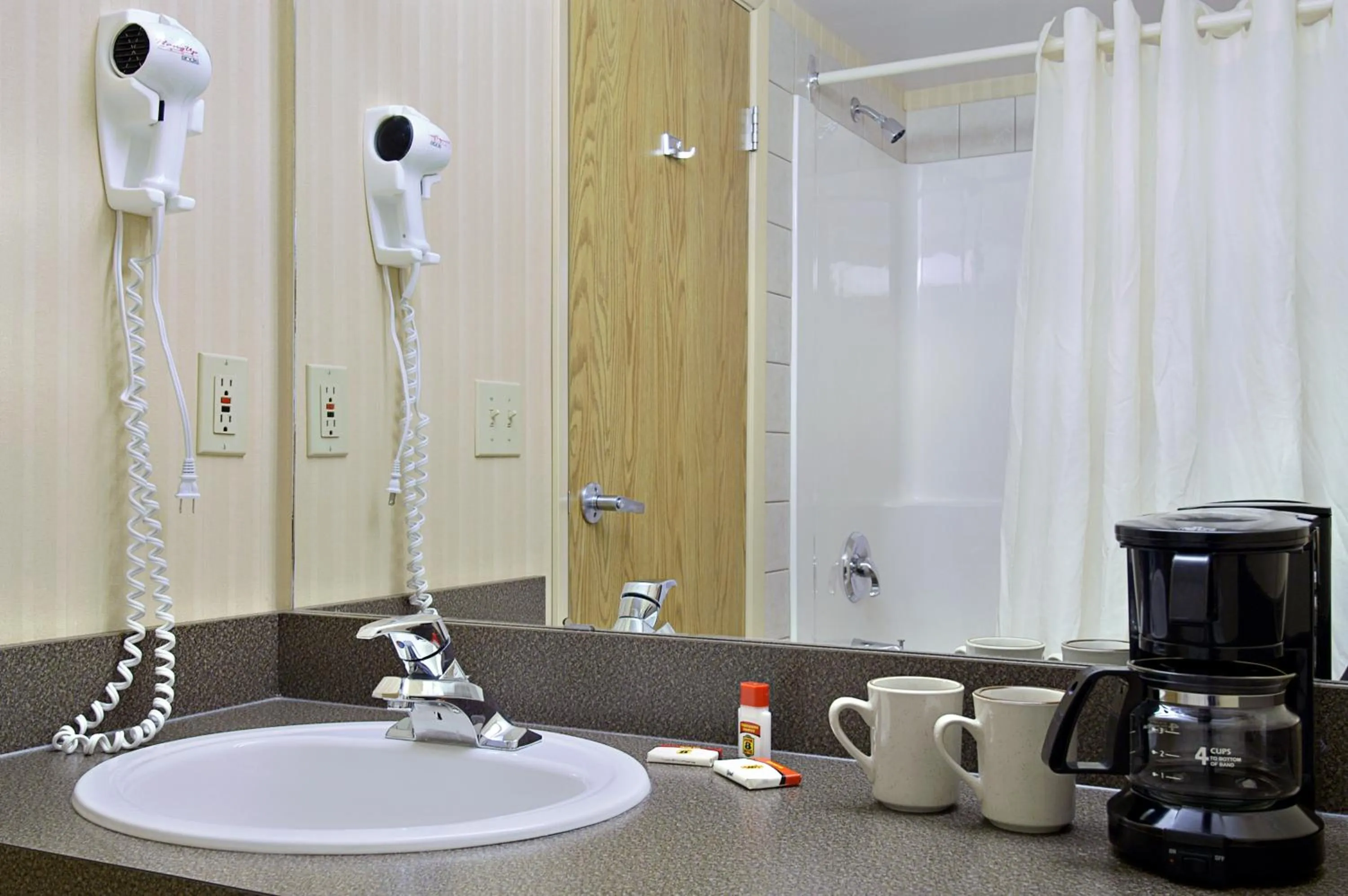 Bathroom in Super 8 by Wyndham High Level AB