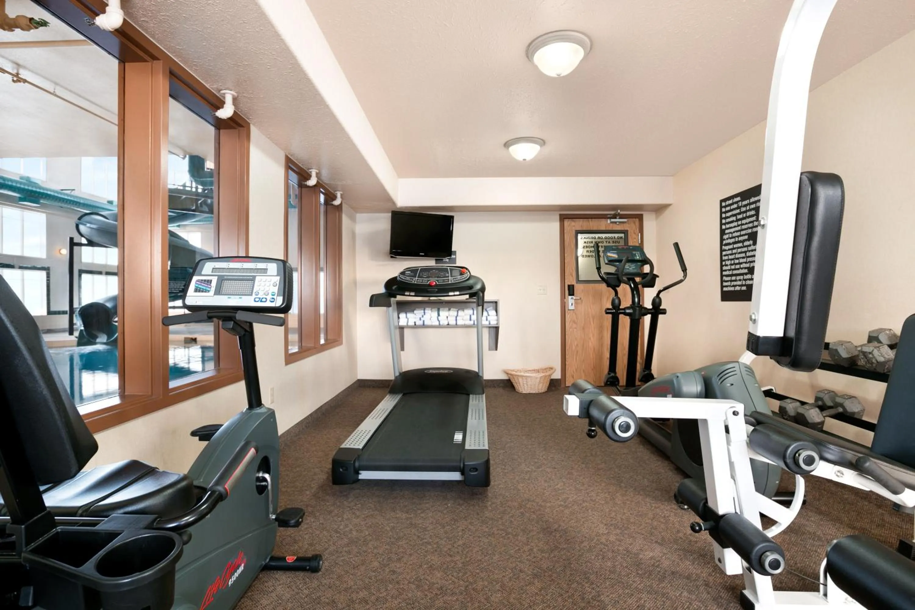 Fitness centre/facilities in Super 8 by Wyndham High Level AB