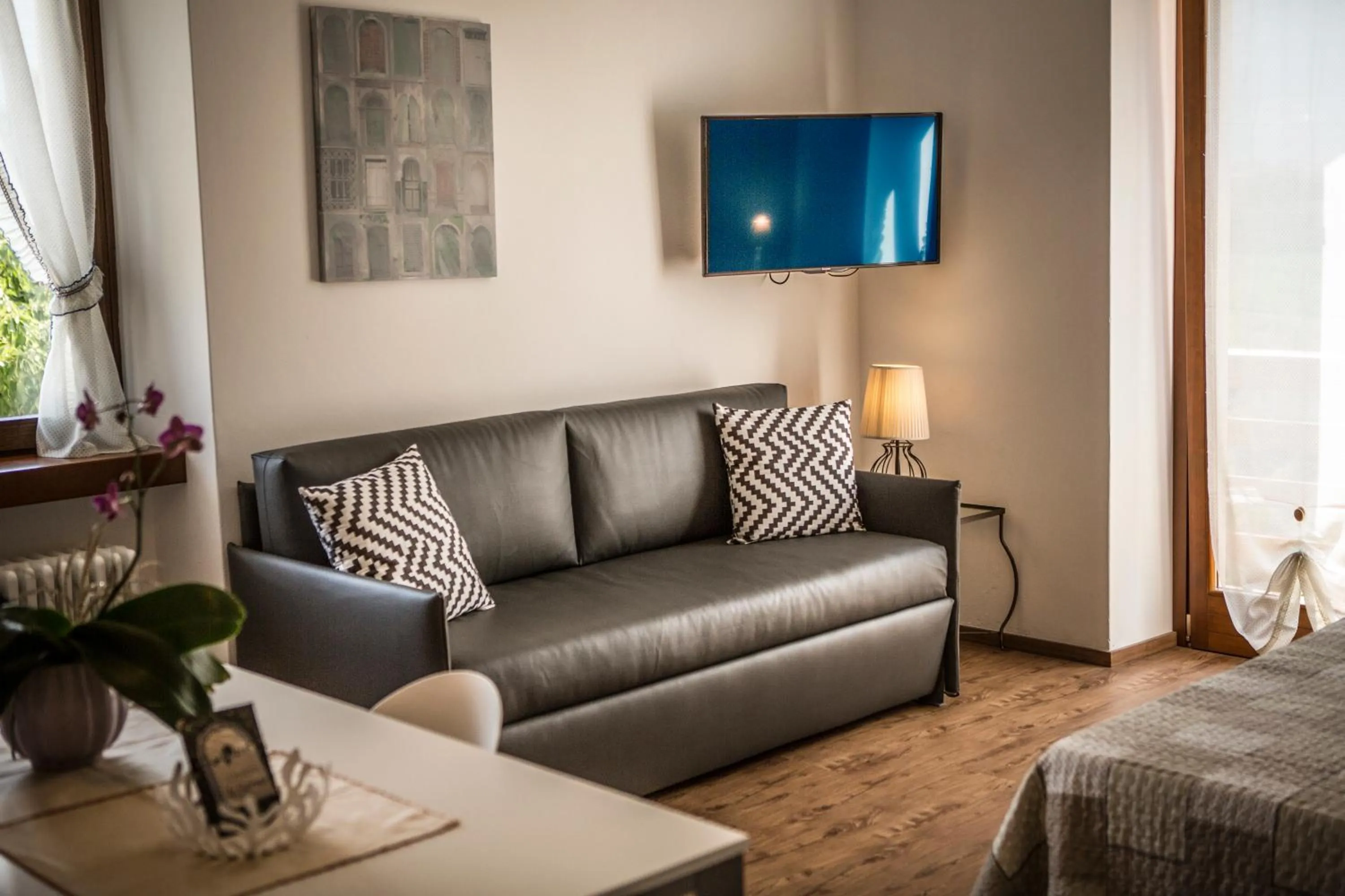 Seating area, Bed in Le Servite Apartments