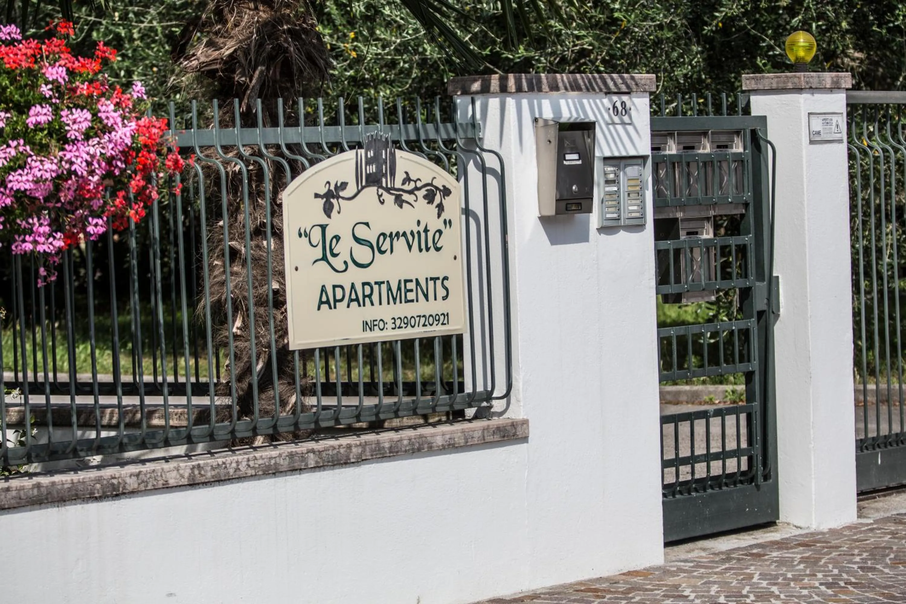 Decorative detail in Le Servite Apartments