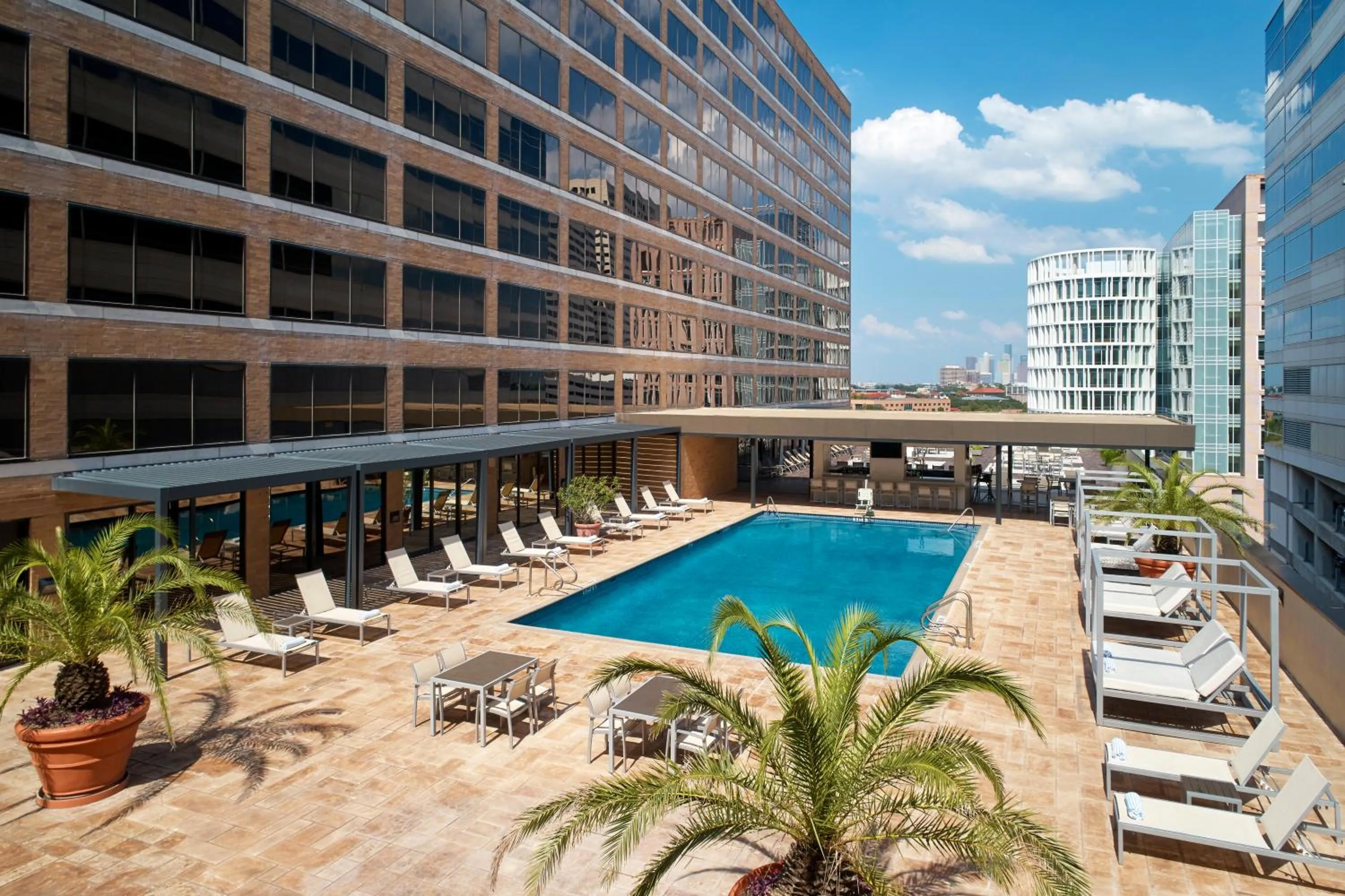 Swimming pool in Hilton Houston Plaza/Medical Center