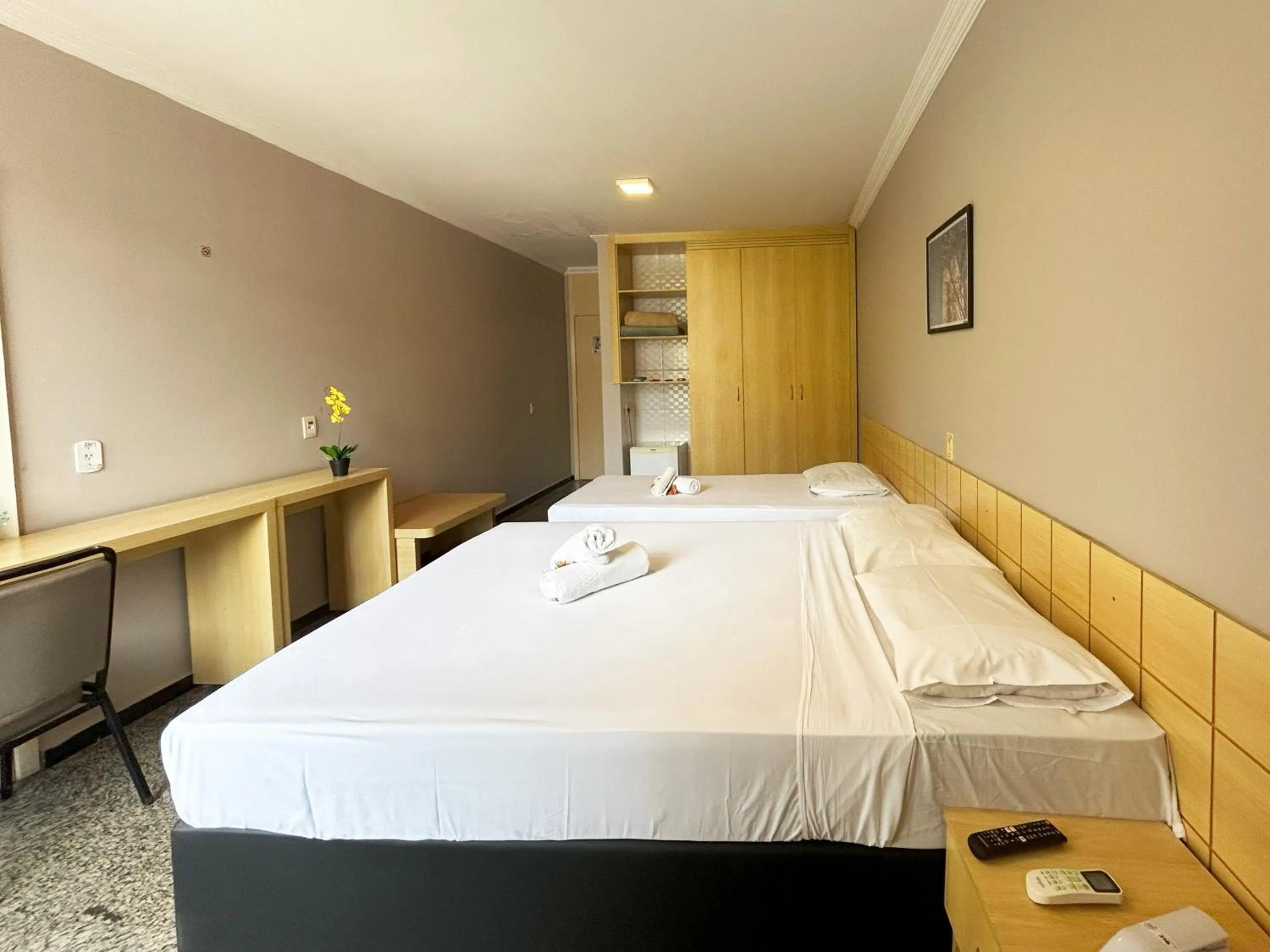 Bed in Hotel Diplomat by Bsb Inn