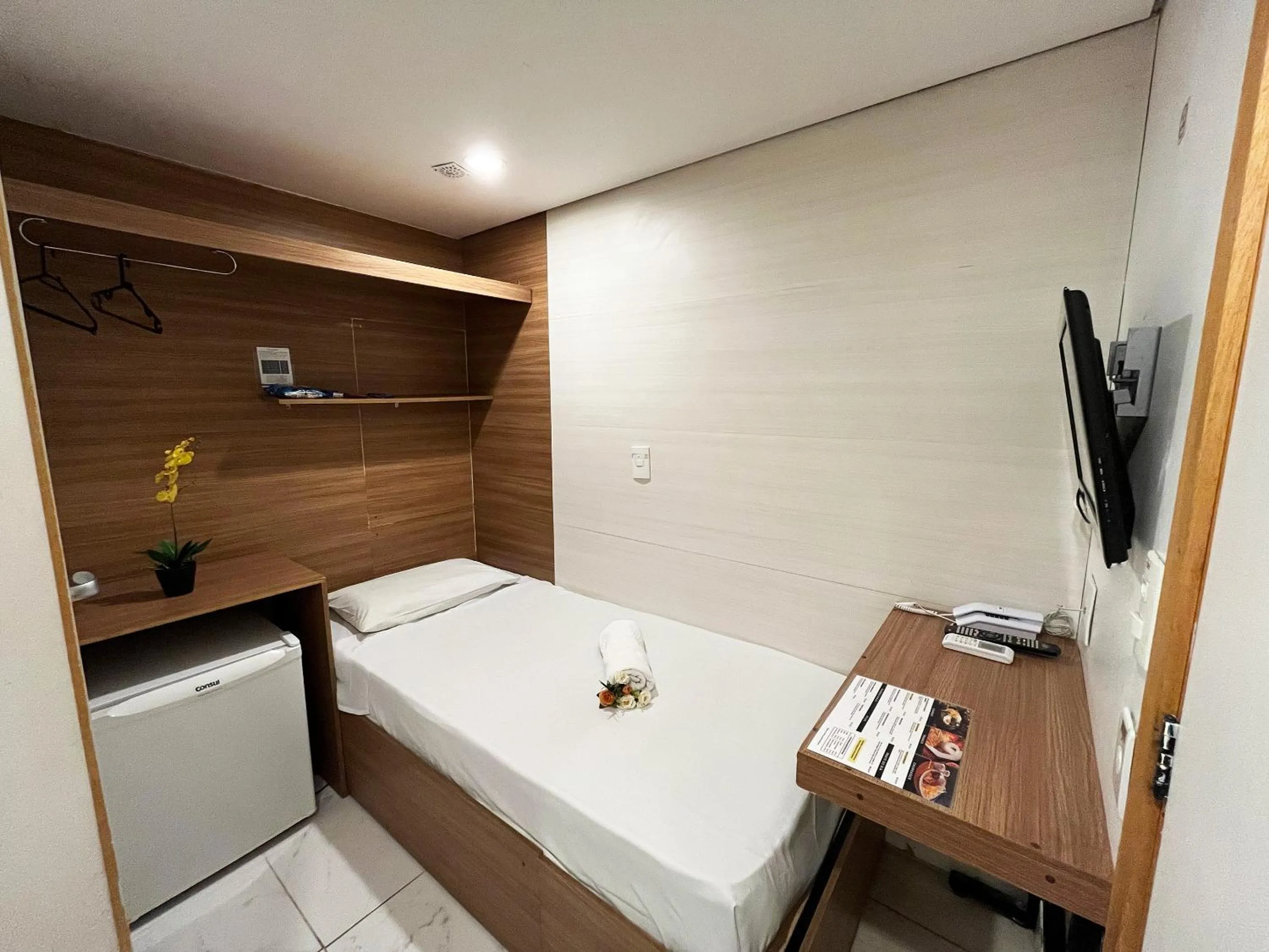 Bed in Hotel Diplomat by Bsb Inn