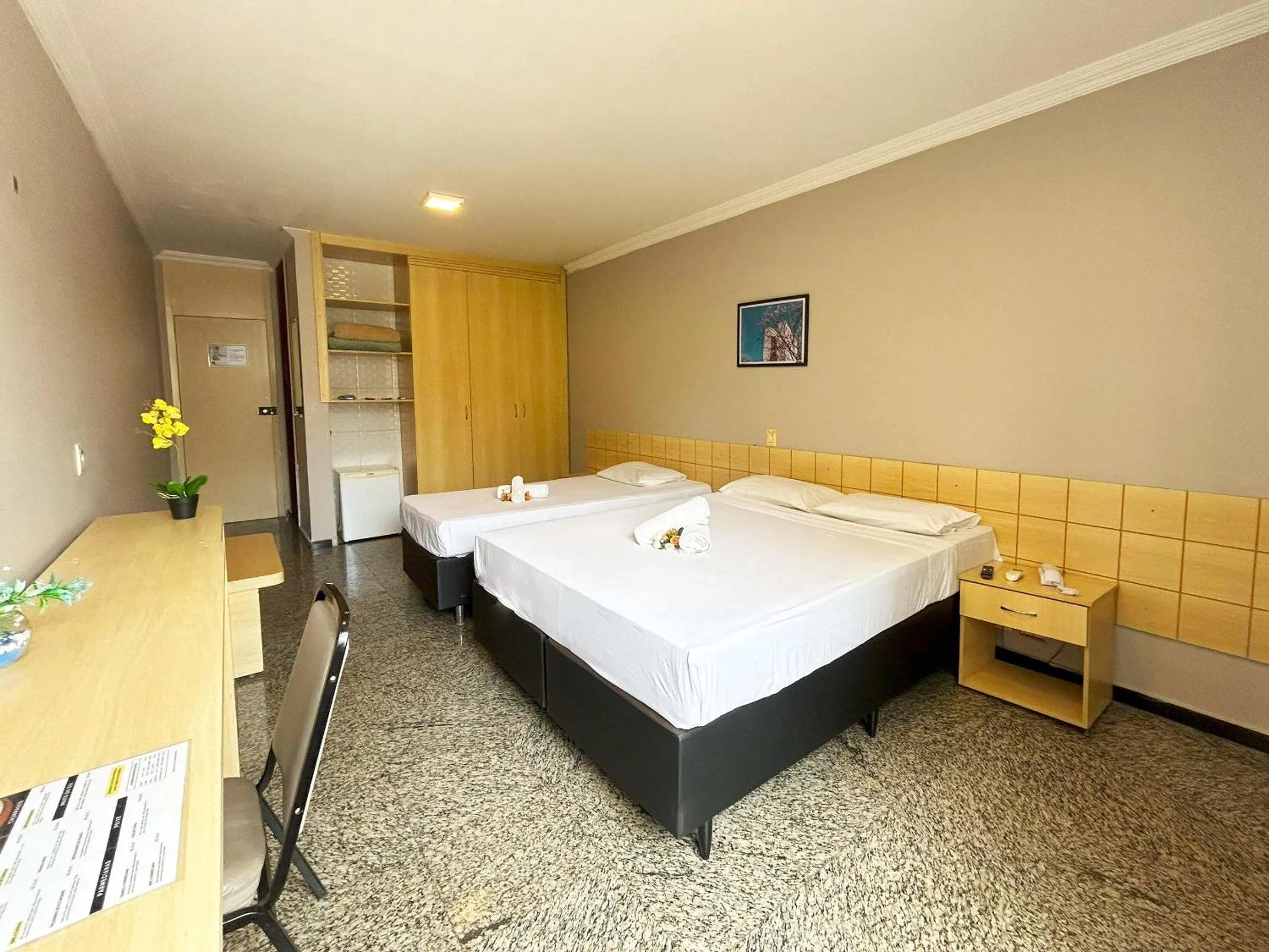 Bed in Hotel Diplomat by Bsb Inn