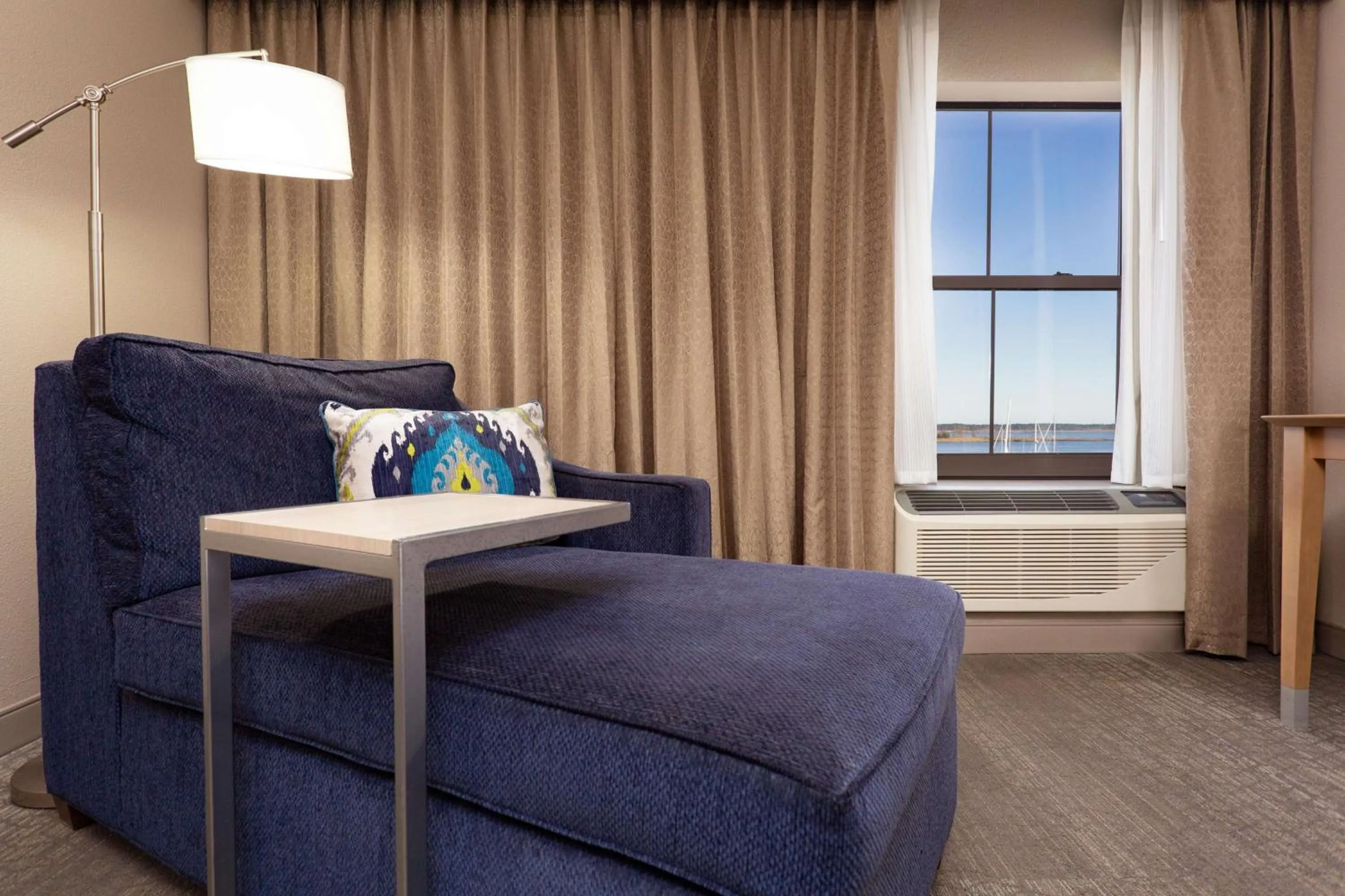 Living room in Hampton Inn Georgetown-Marina