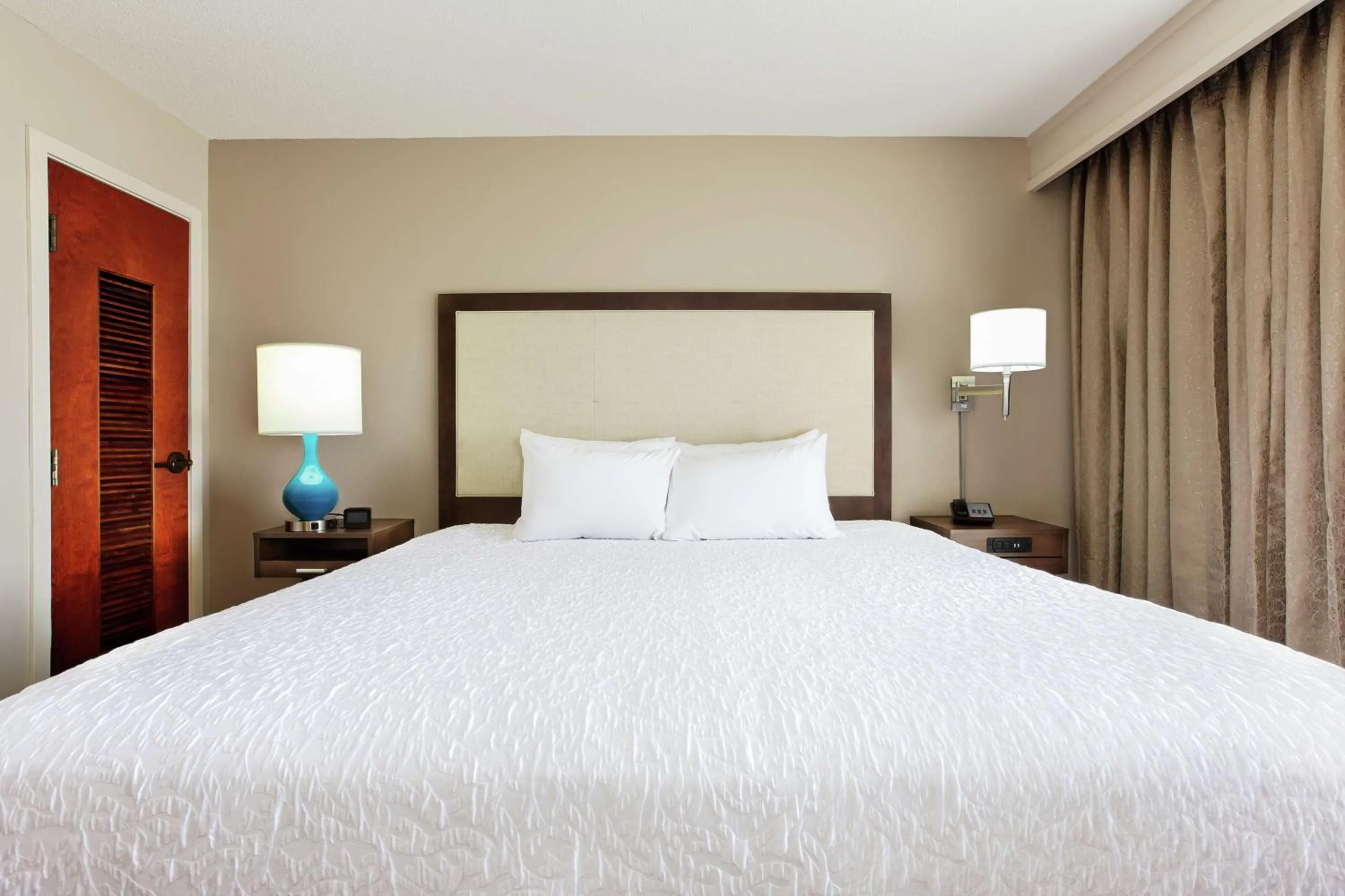 Bed in Hampton Inn Georgetown-Marina