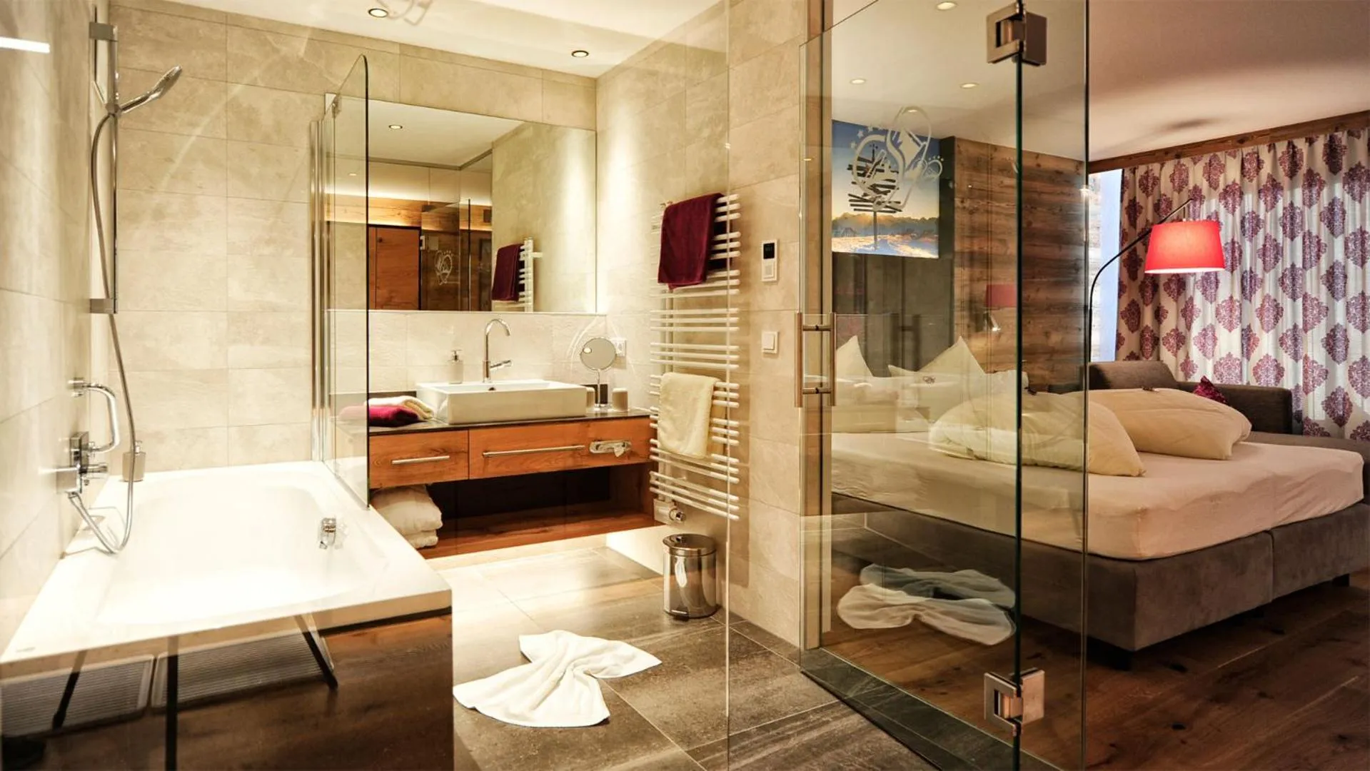 Bathroom, Bed in Hotel Garni Stefanie