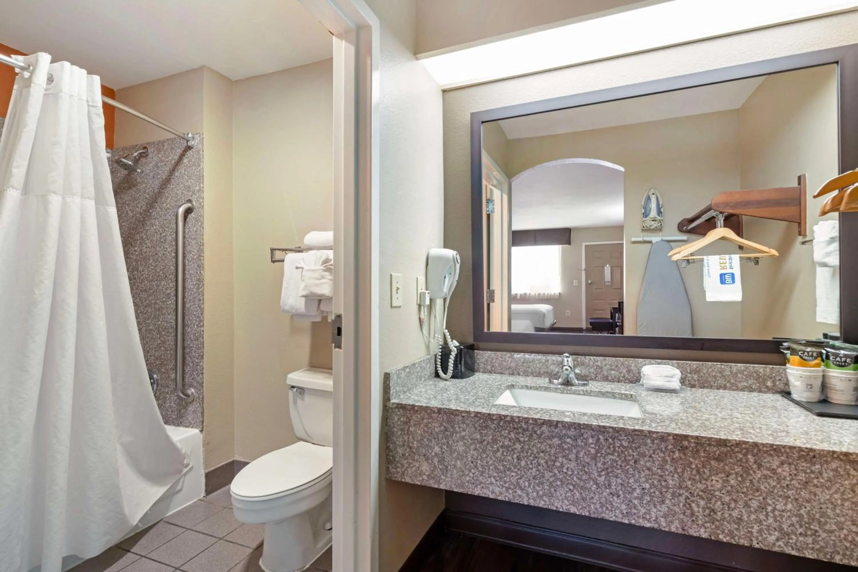 Bathroom in Best Western Inn & Suites New Braunfels