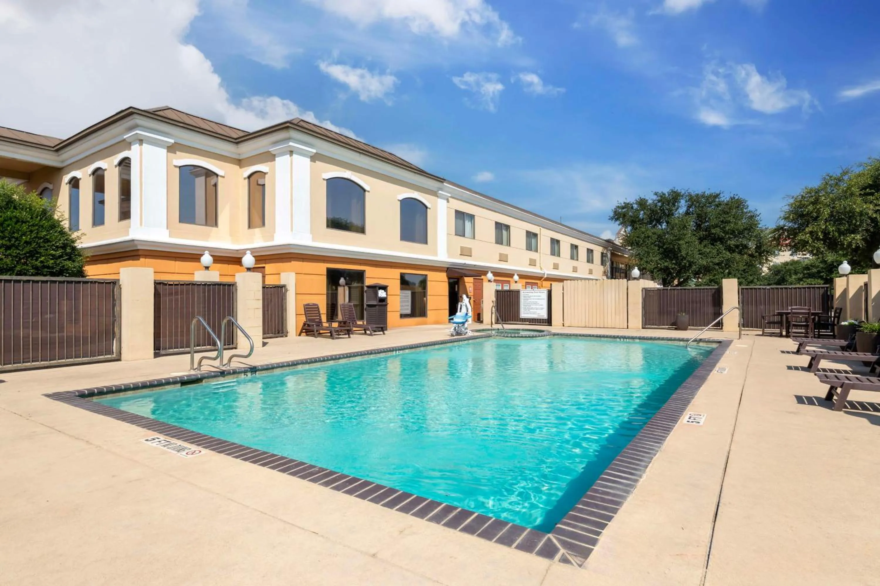 Pool view in Best Western Inn & Suites New Braunfels