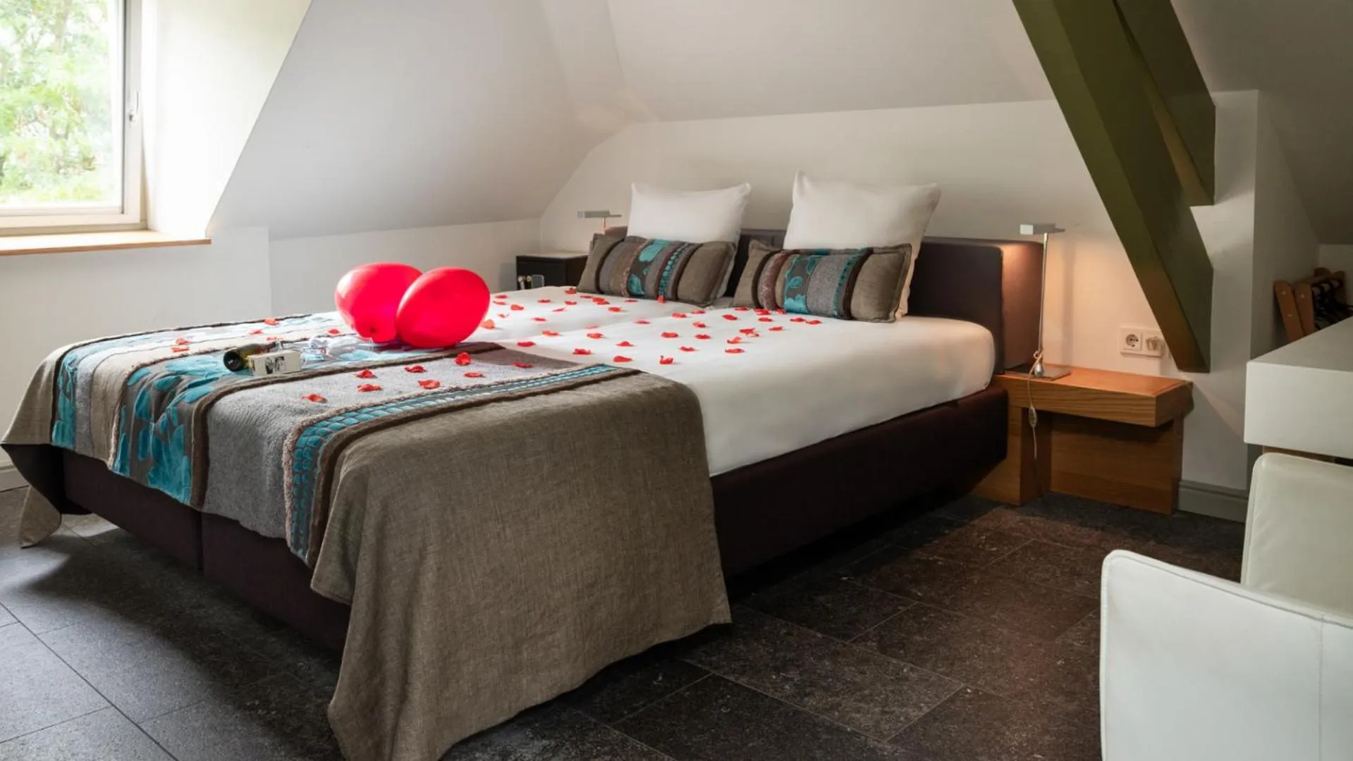 Bed in Villa Valkenburg