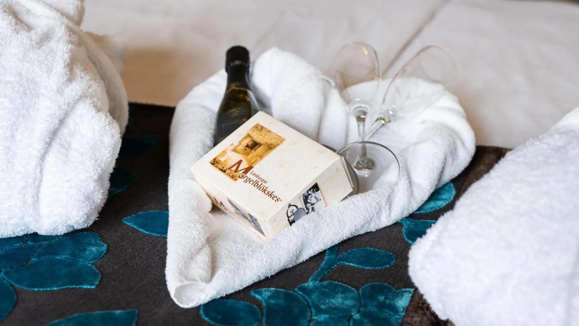 towels, Bed in Villa Valkenburg