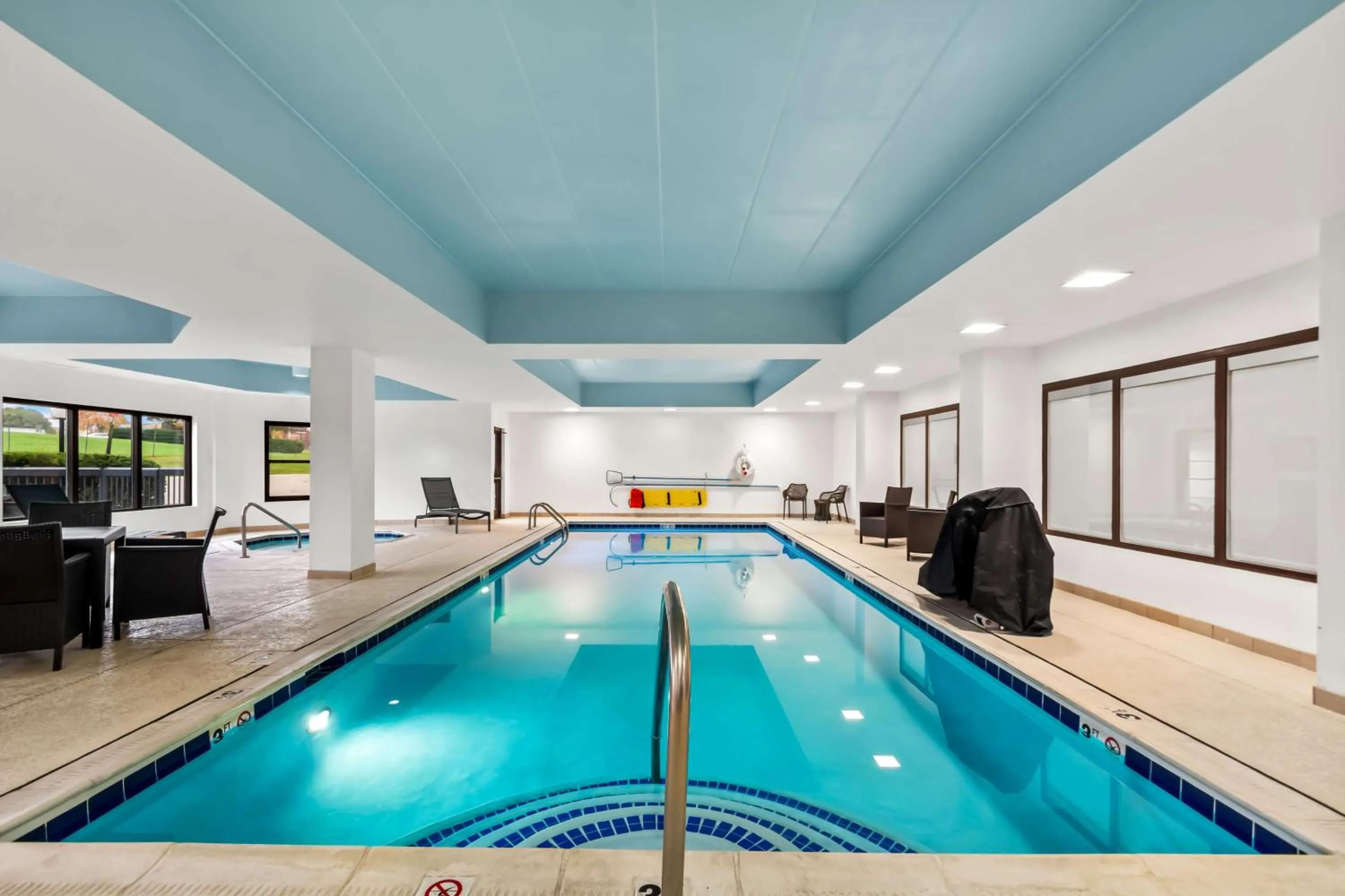 Pool view in Hampton Inn Lexington - Georgetown I-75