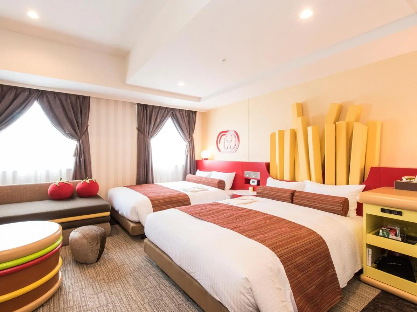 Photo of the whole room, Bed in Rembrandt Style Sapporo