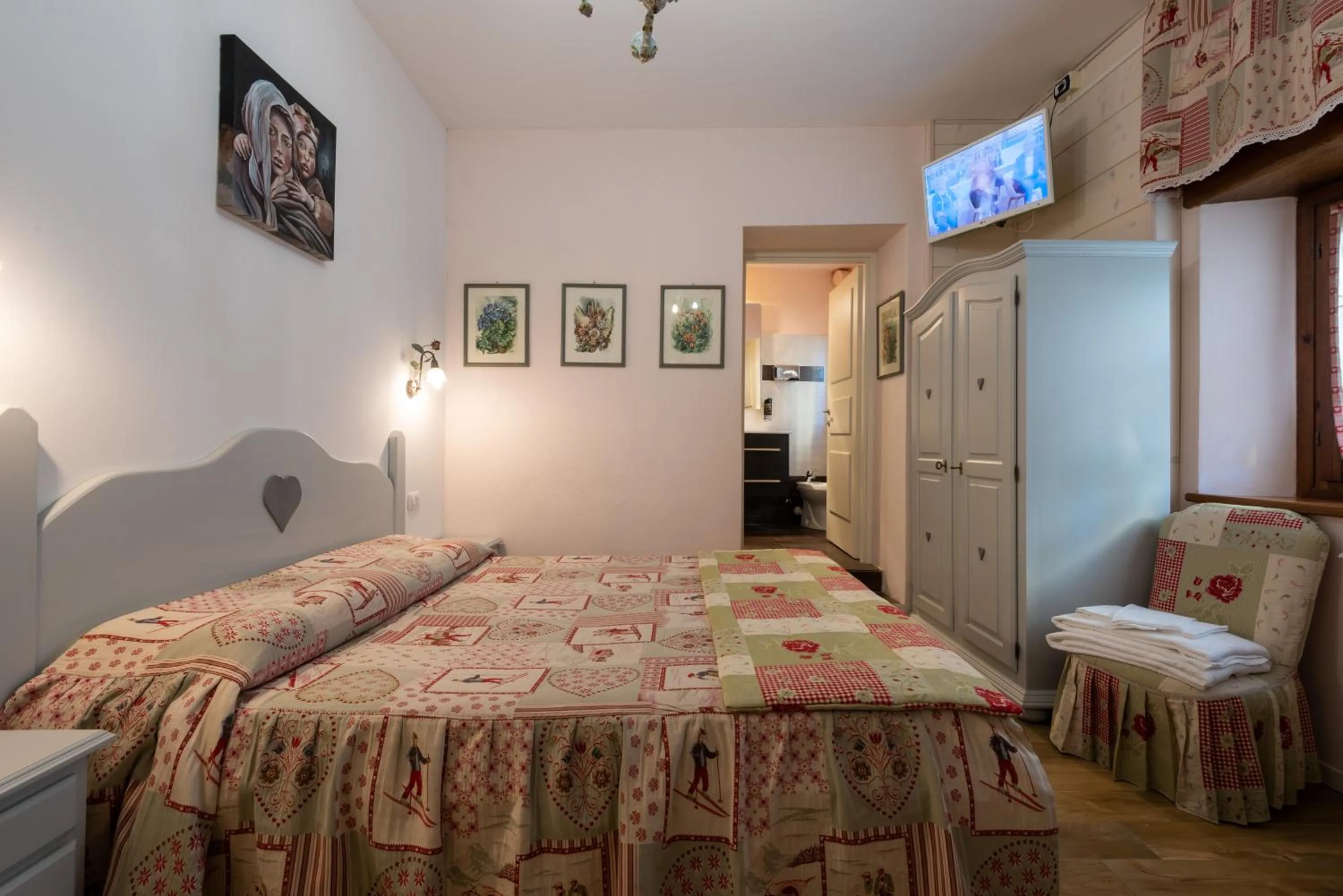 Shower, Bed in Locanda Zita