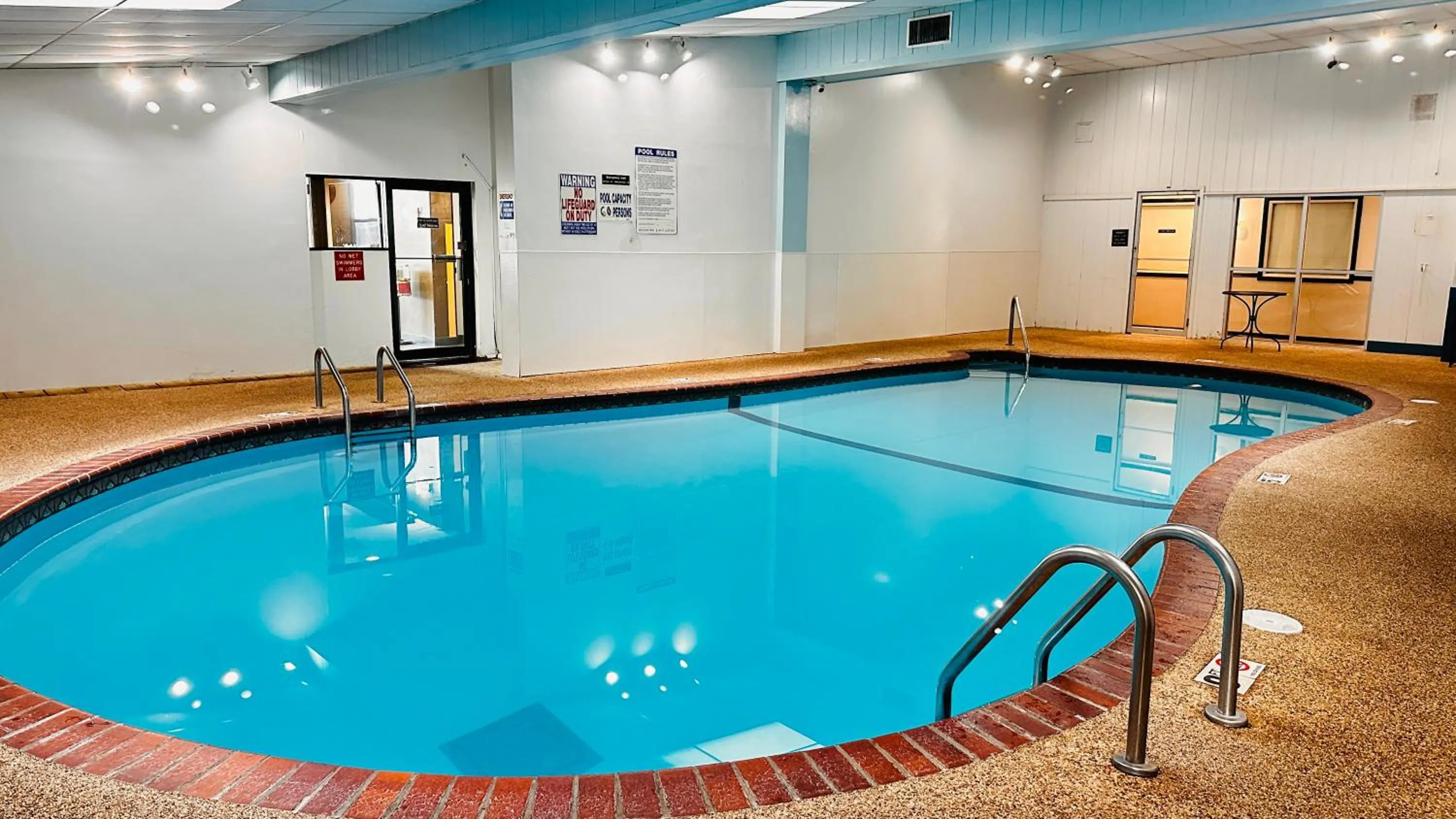 Swimming pool in Quality Inn St Paul-Minneapolis-Midway