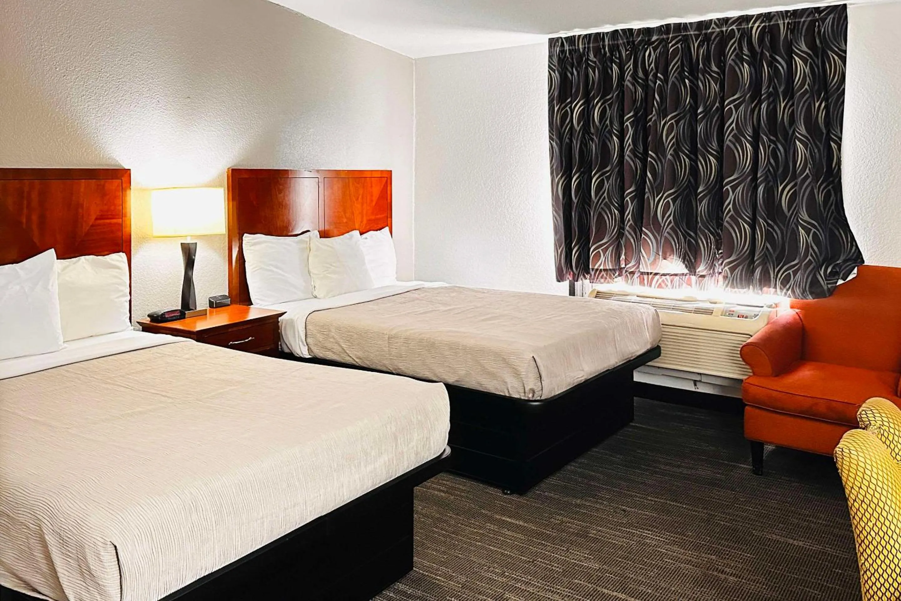 Bedroom, Bed in Quality Inn St Paul-Minneapolis-Midway