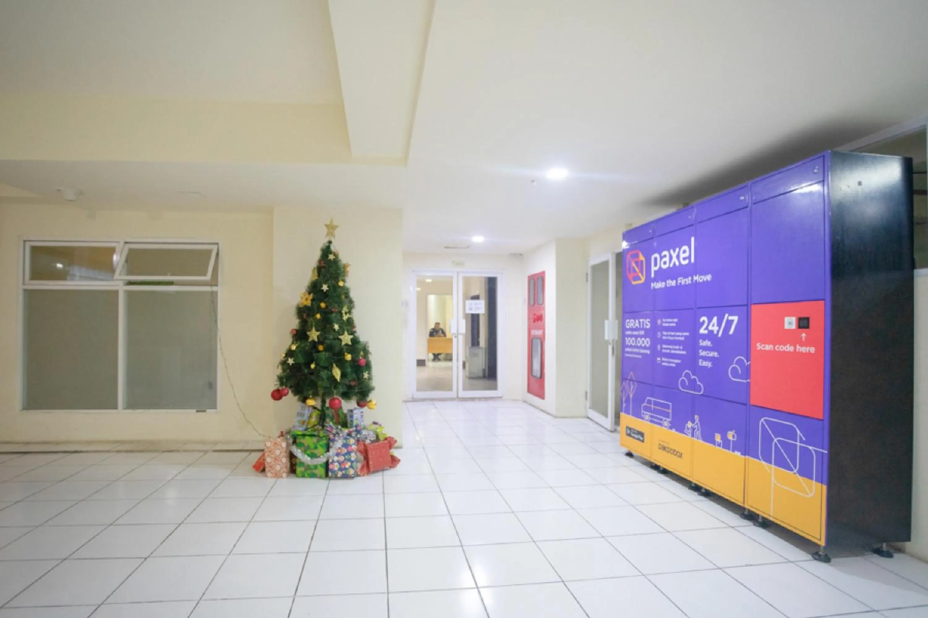 Area and facilities in RedDoorz Apartment at Bogor Valley