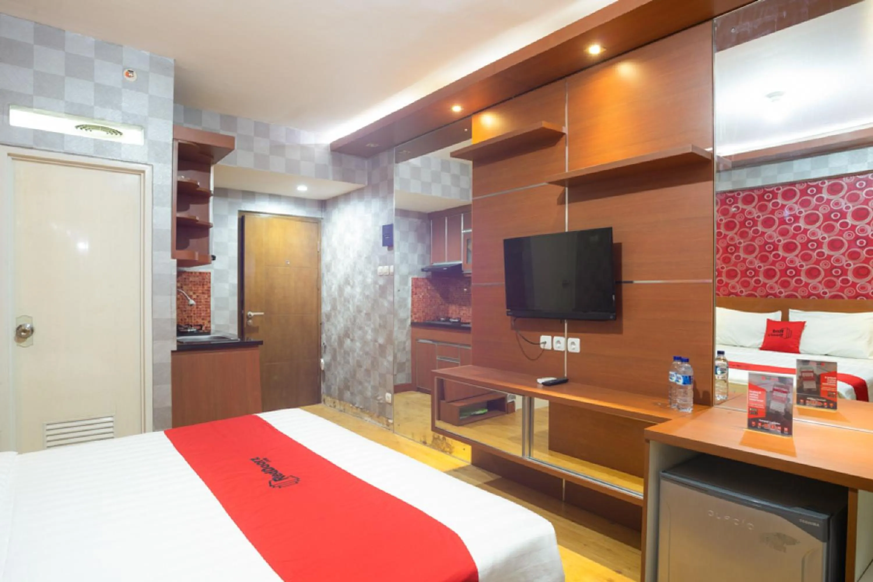 Bedroom, Bed in RedDoorz Apartment at Bogor Valley