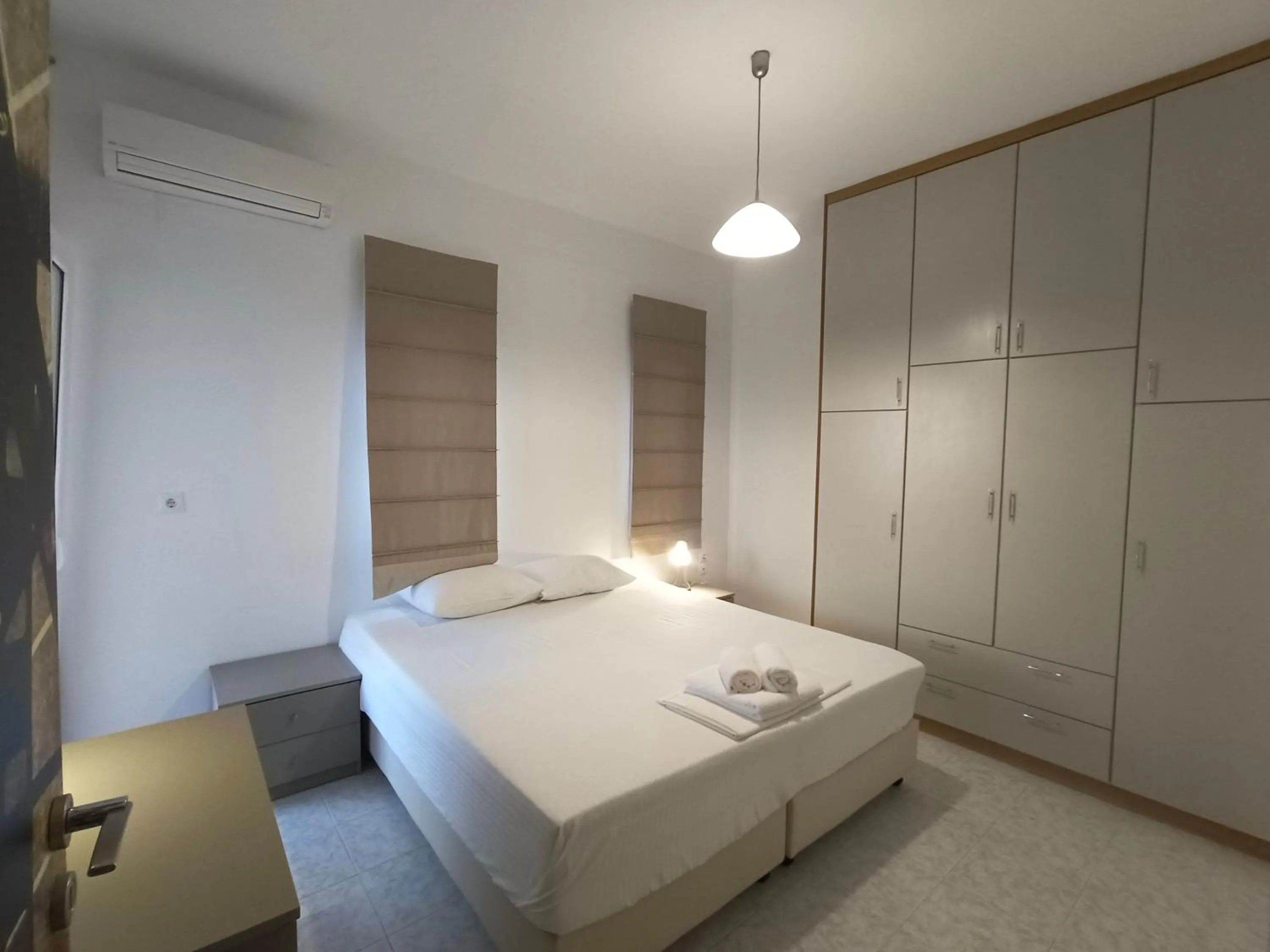 Bedroom, Bed in Albatross Apartments