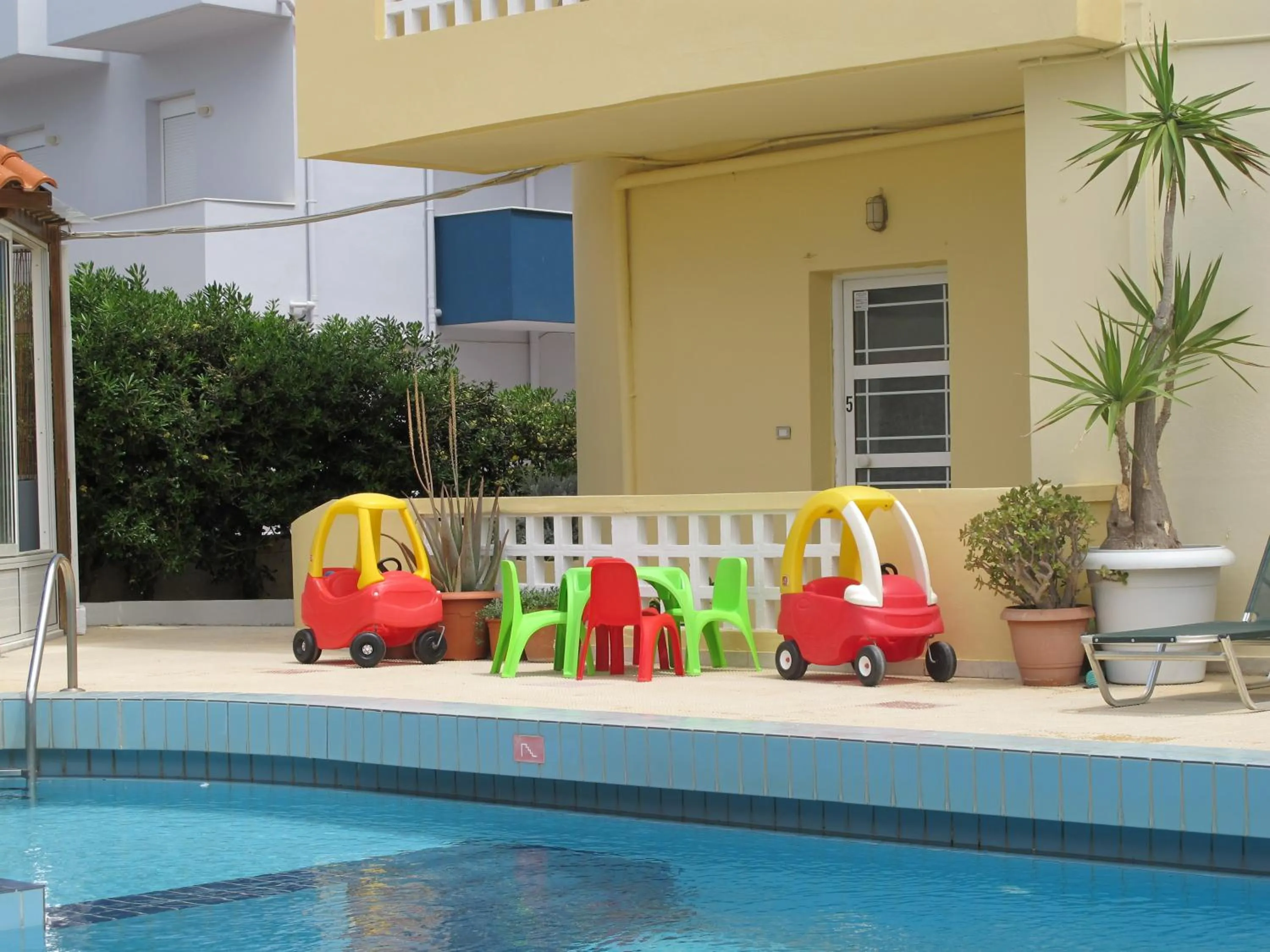 Swimming pool in Albatross Apartments