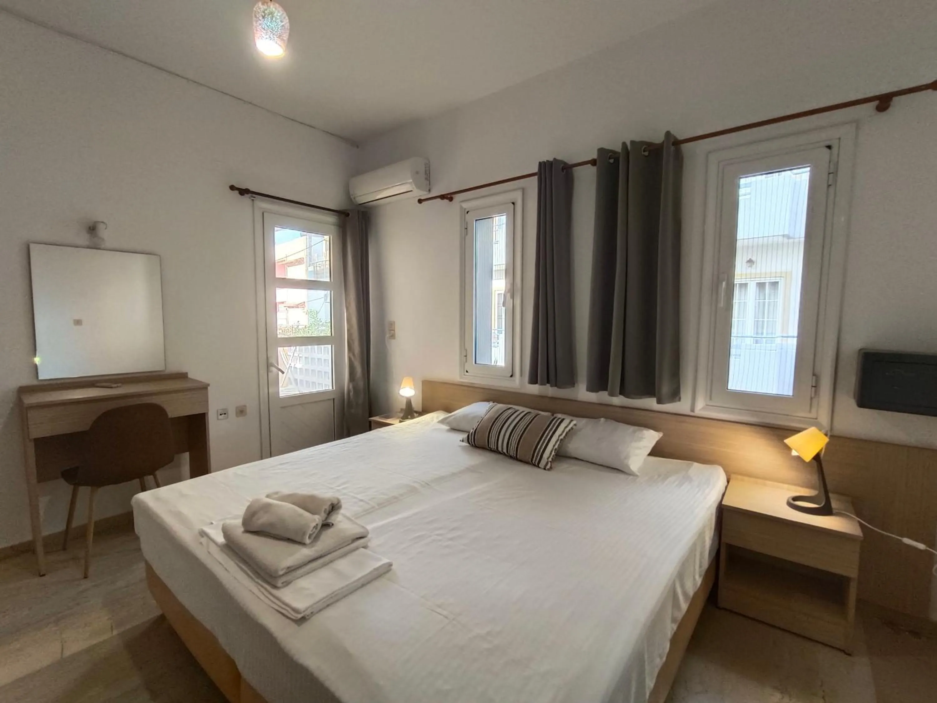 Bedroom, Bed in Albatross Apartments