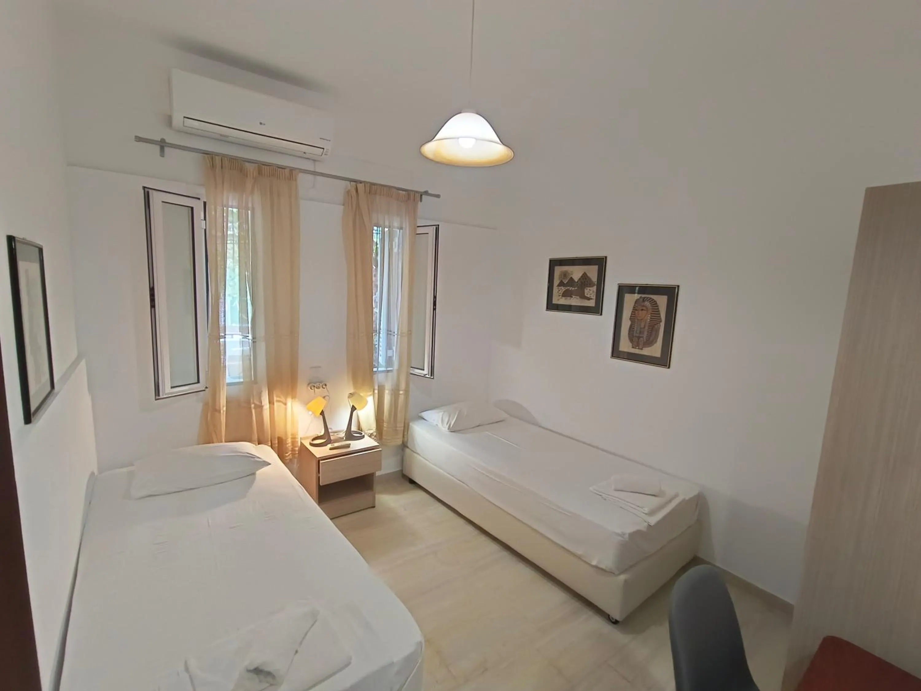 Bedroom, Bed in Albatross Apartments