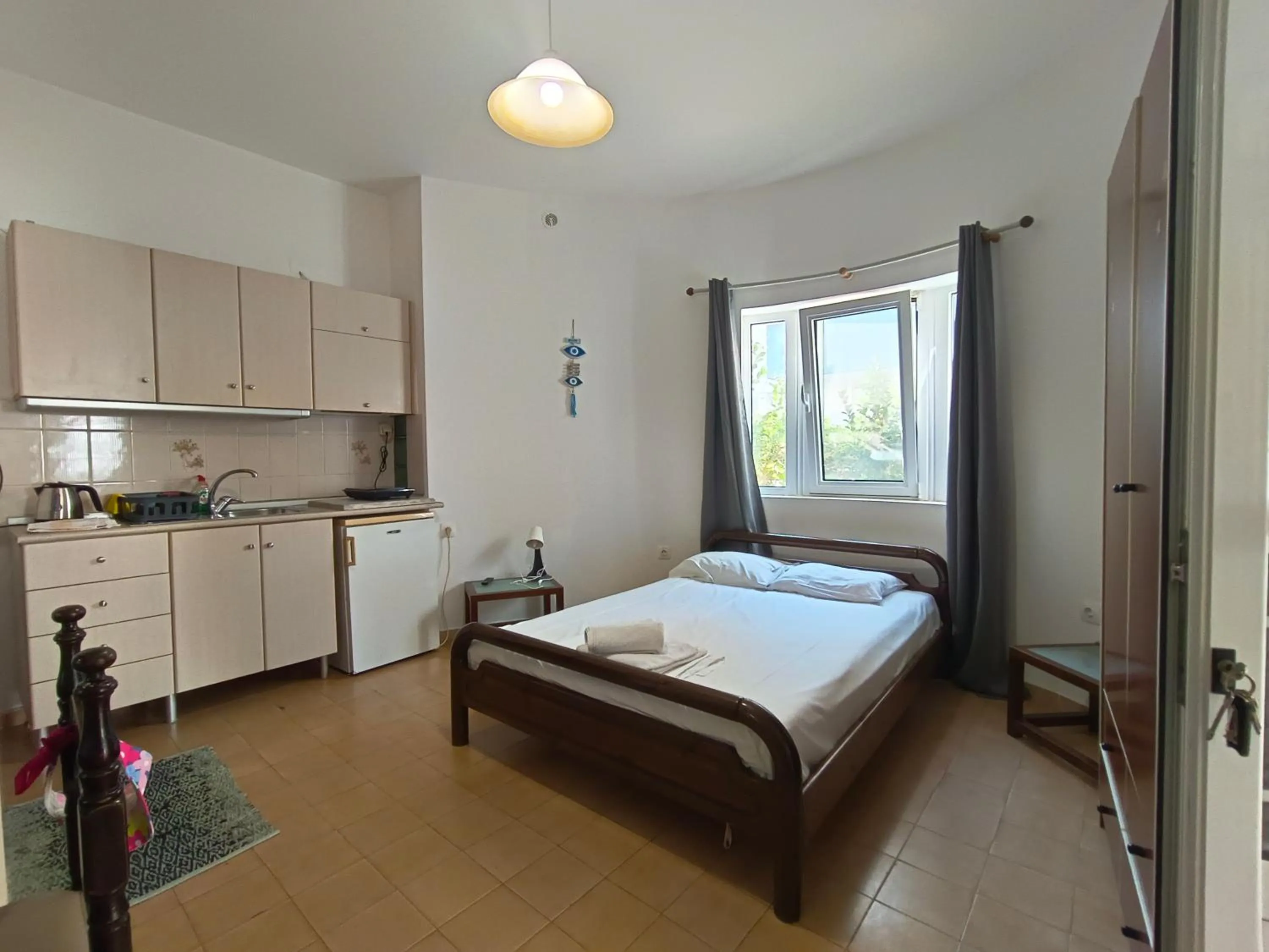 Bedroom, Bed in Albatross Apartments