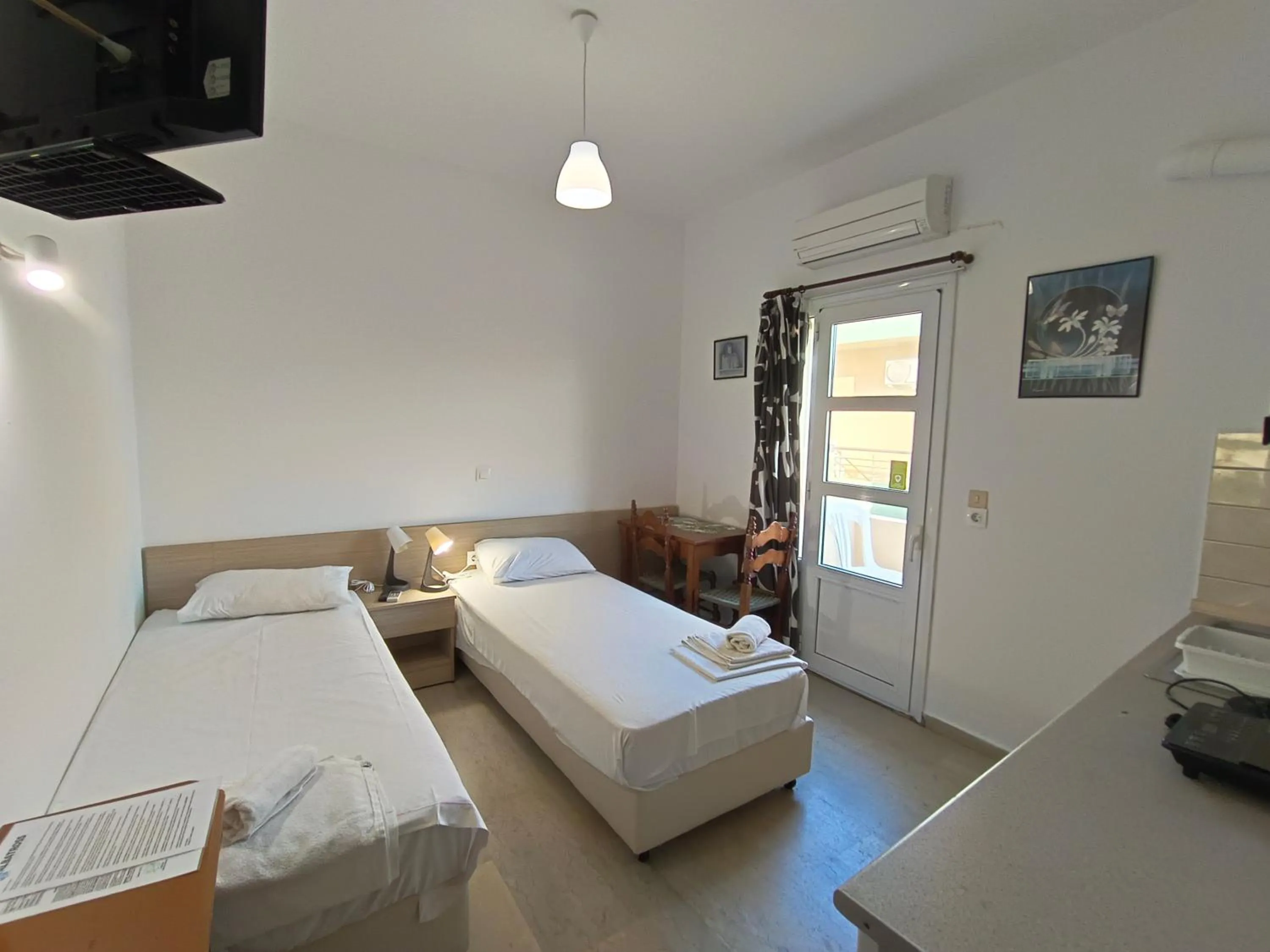 Bedroom, Bed in Albatross Apartments