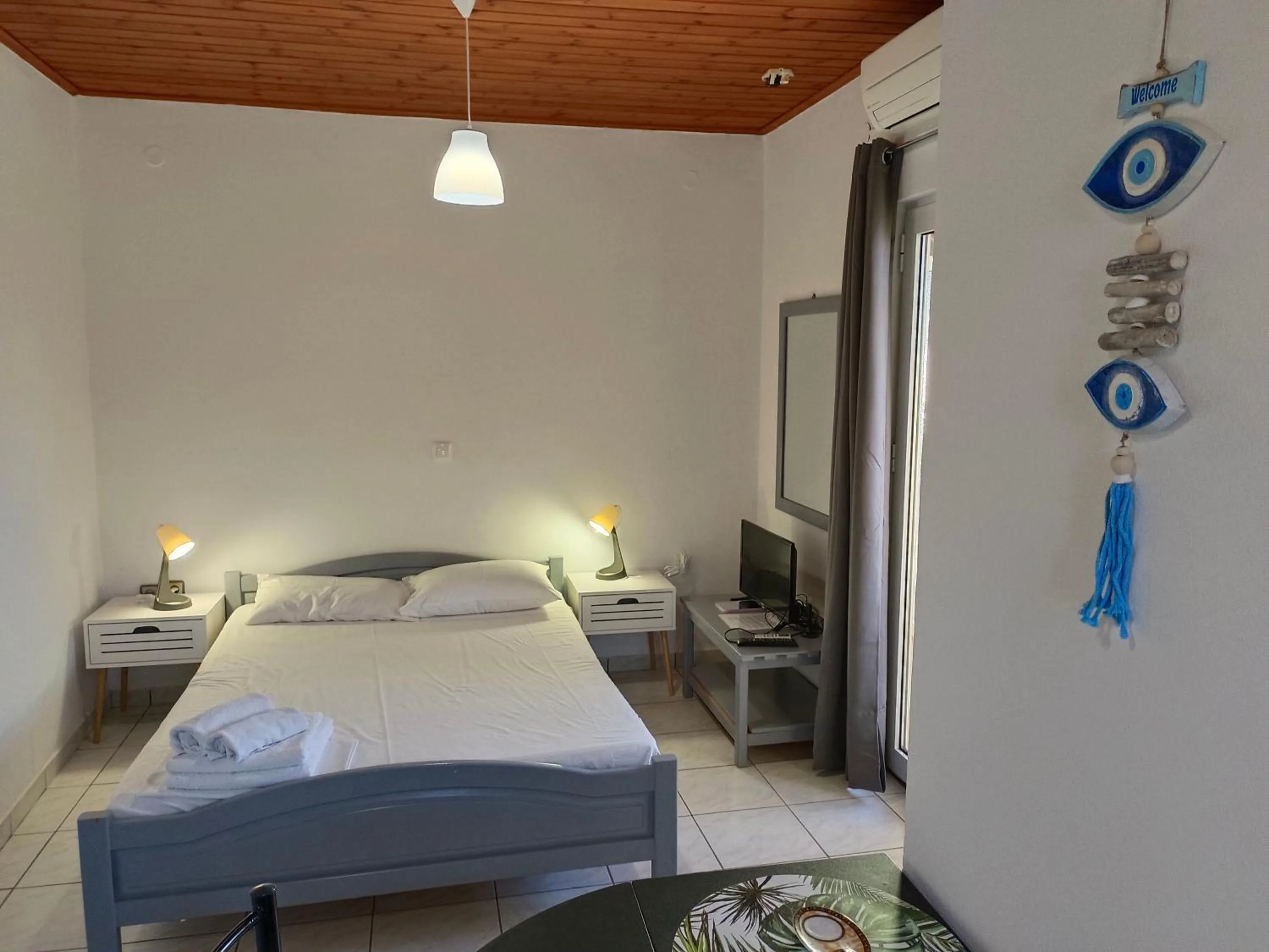 Bedroom, Bed in Albatross Apartments