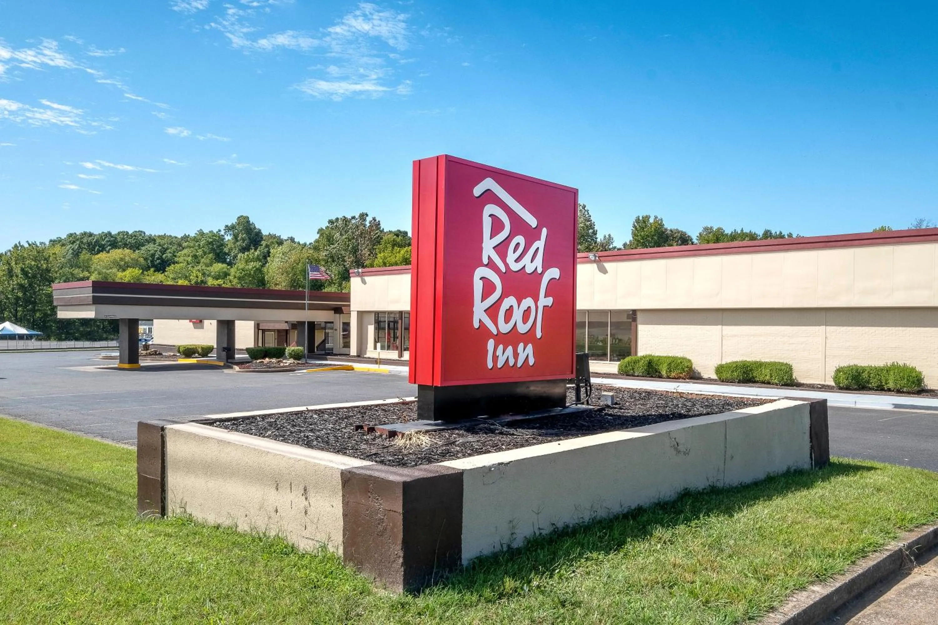 Property building in Red Roof Inn Murray
