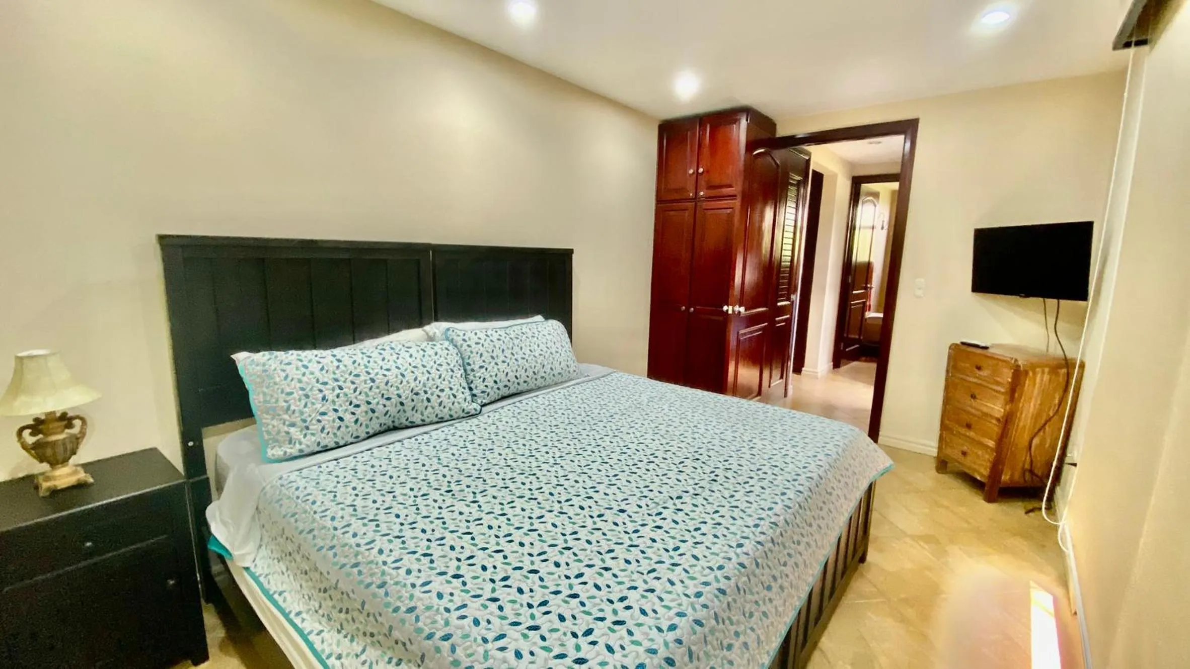 Guests, Bed in Monte Carlo Luxury Condominiums