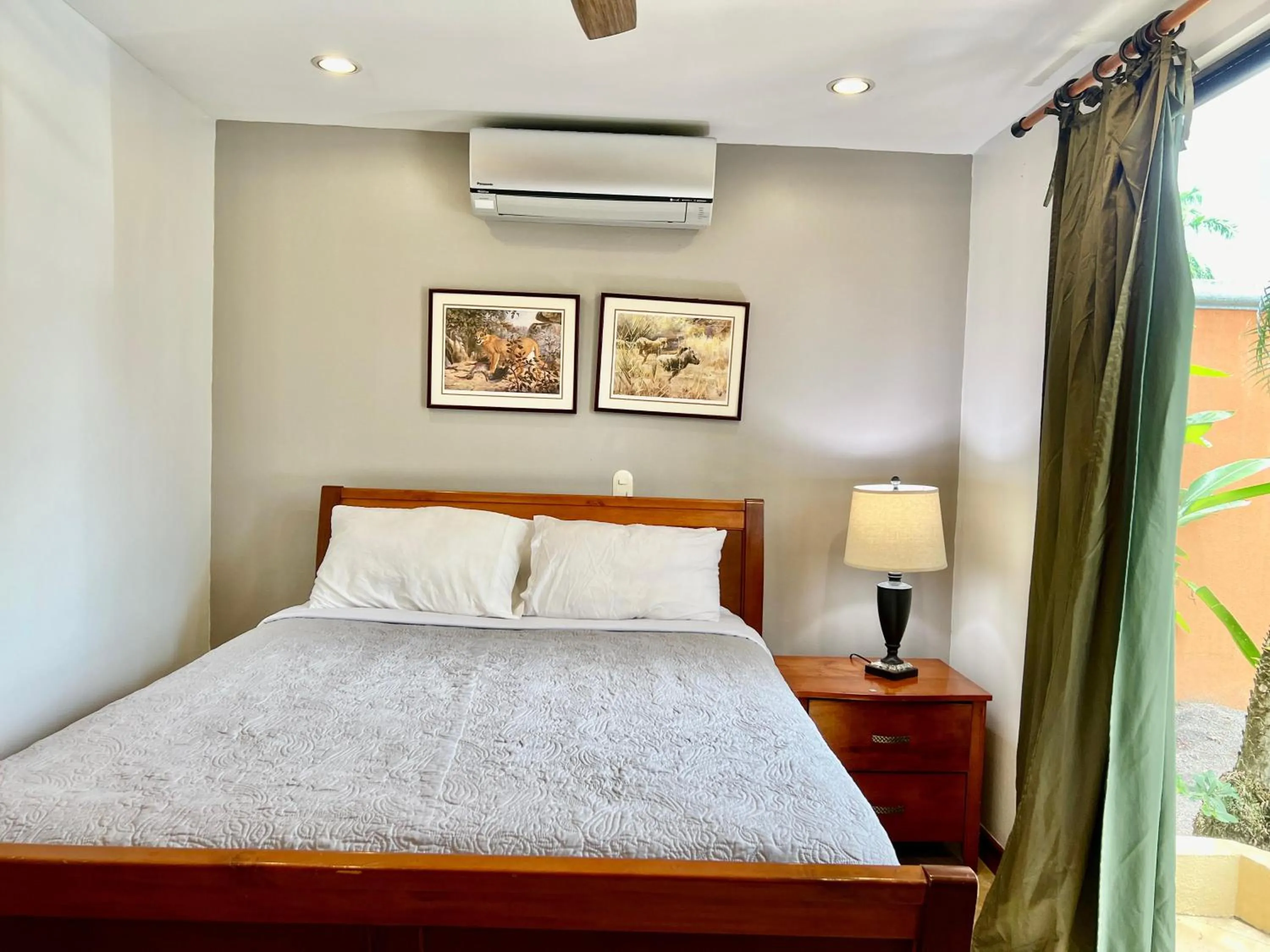 Guests, Bed in Monte Carlo Luxury Condominiums